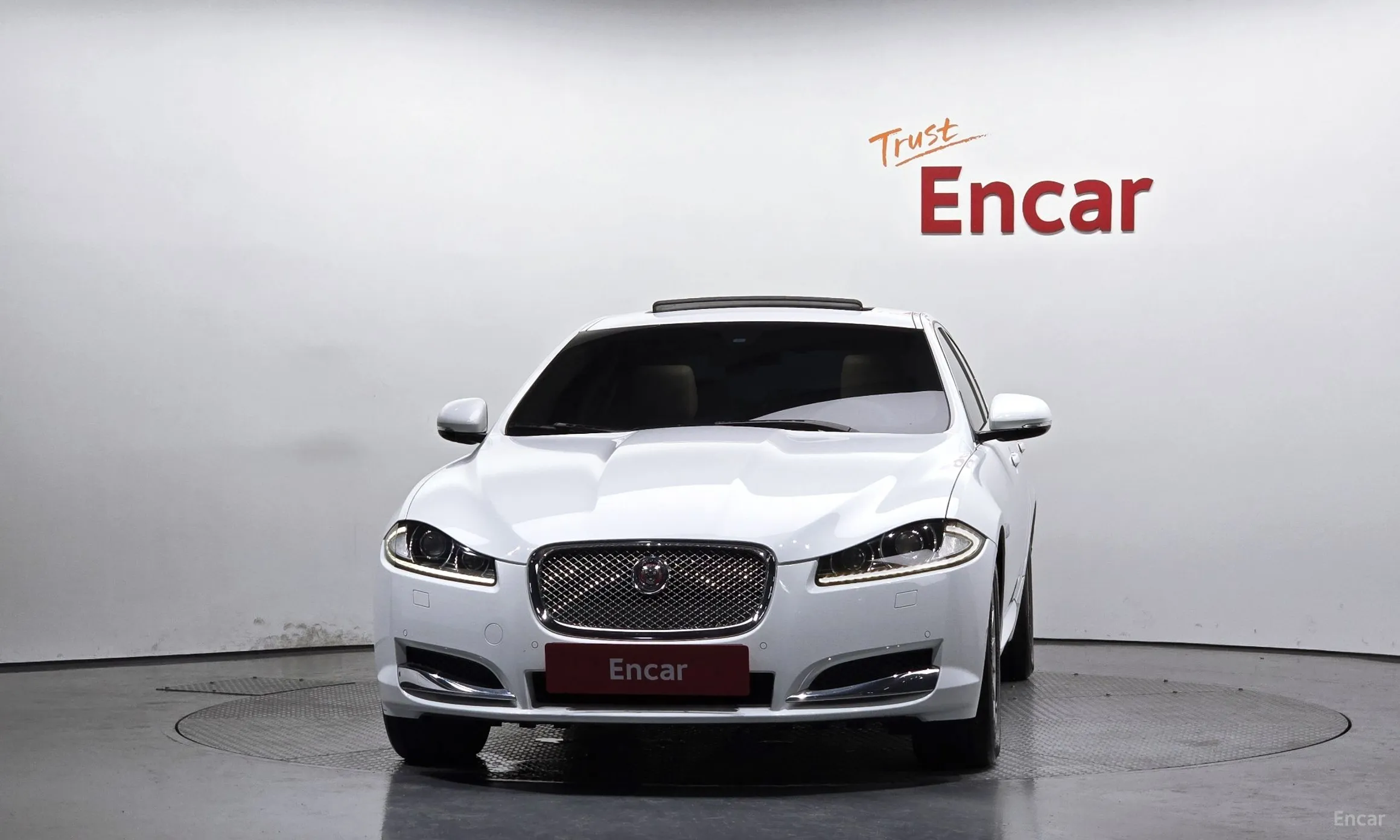 Jaguar New XF превью 3