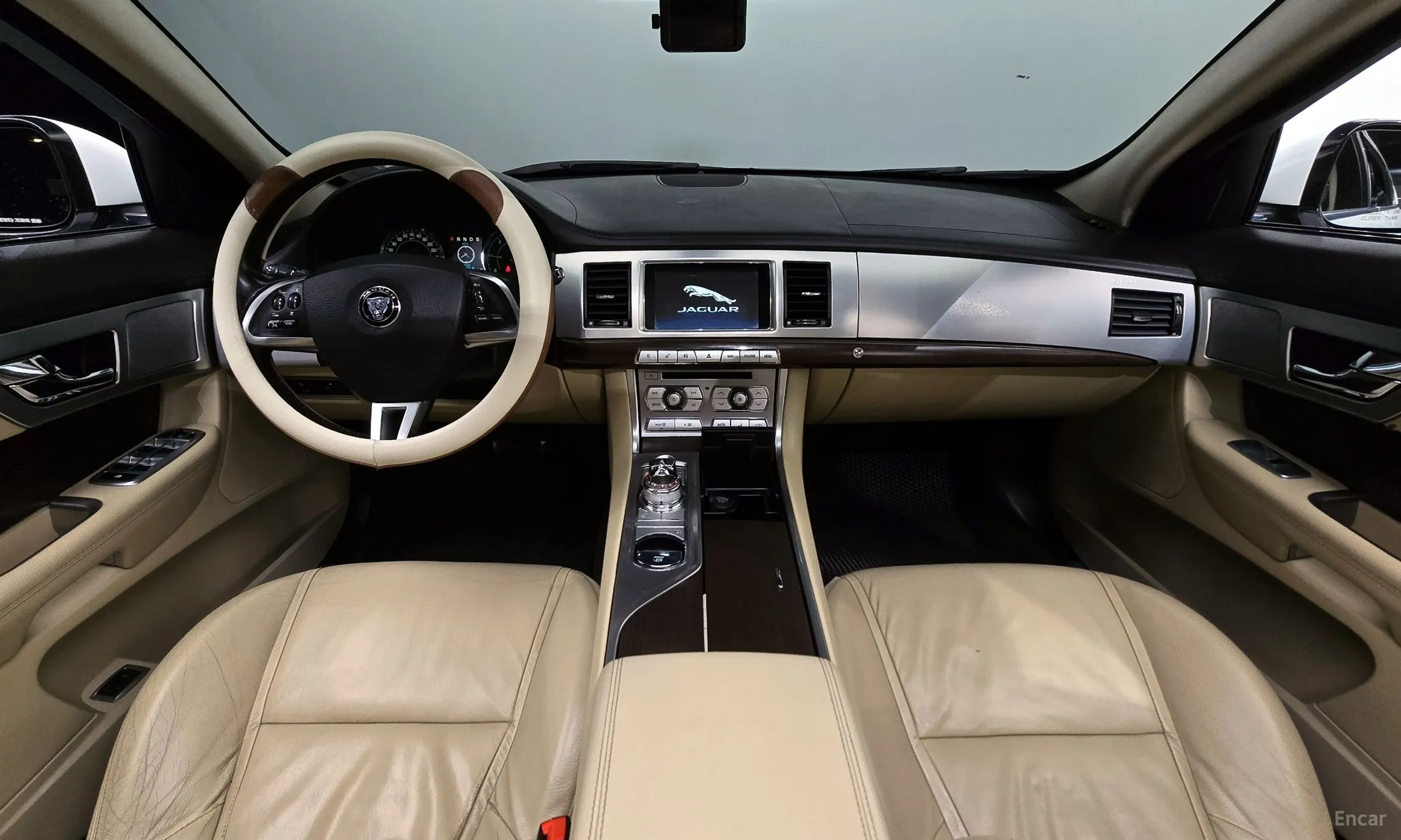 Jaguar New XF превью 7