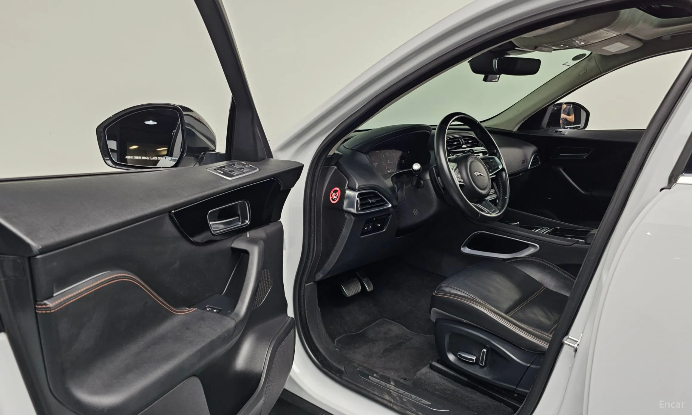 Jaguar F-PACE превью 11
