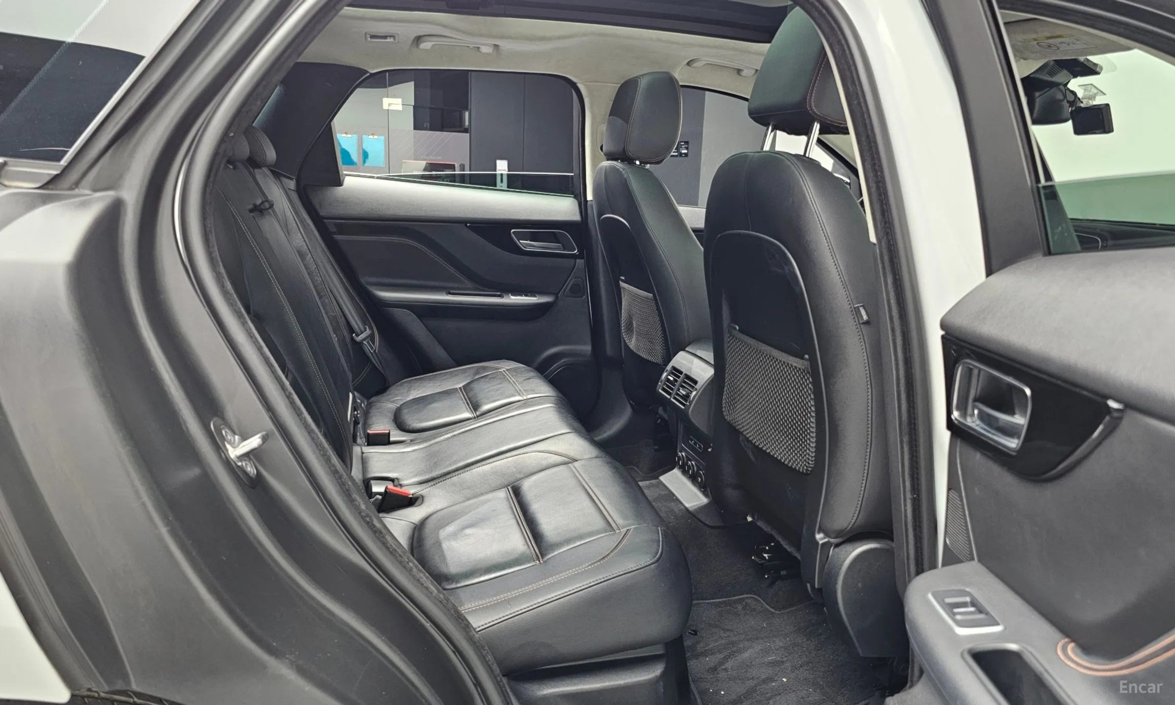 Jaguar F-PACE превью 12