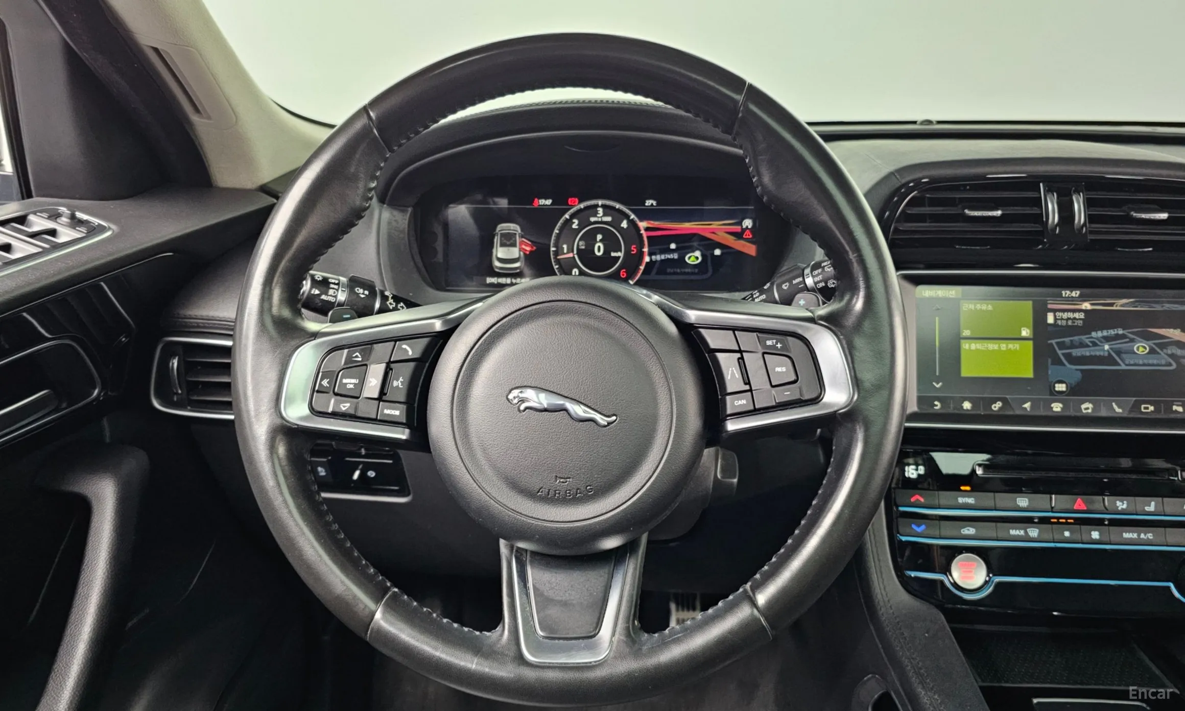 Jaguar F-PACE превью 13