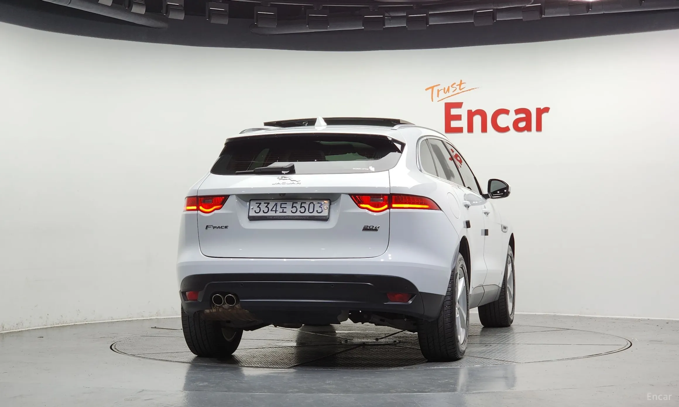 Jaguar F-PACE превью 4