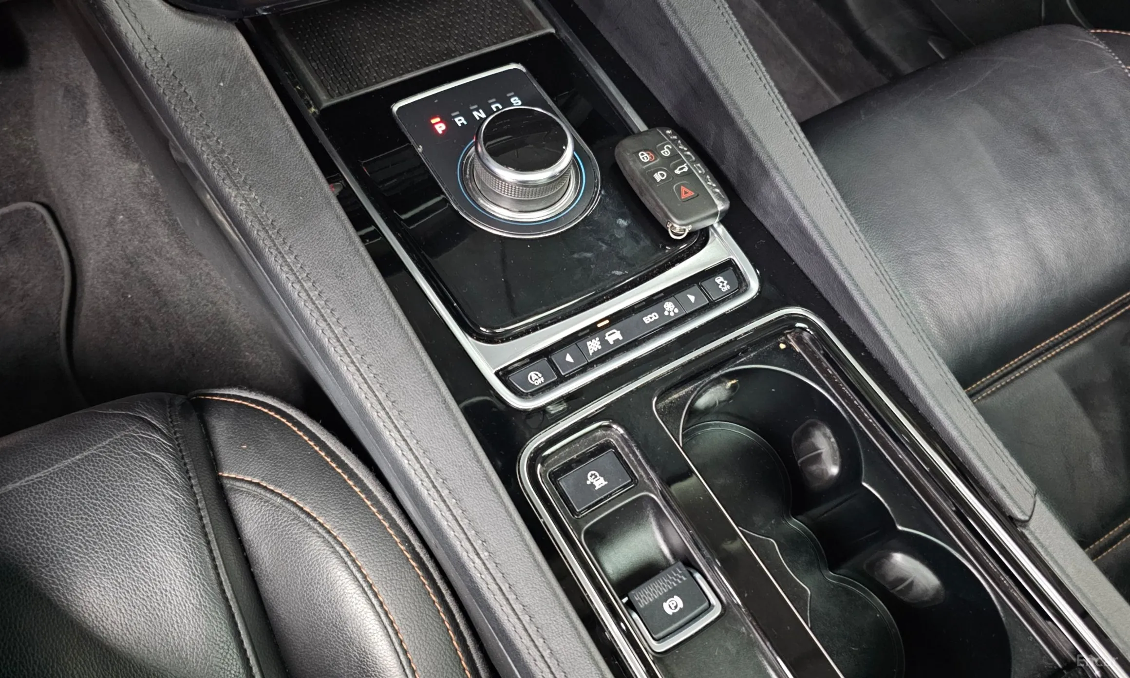 Jaguar F-PACE превью 9
