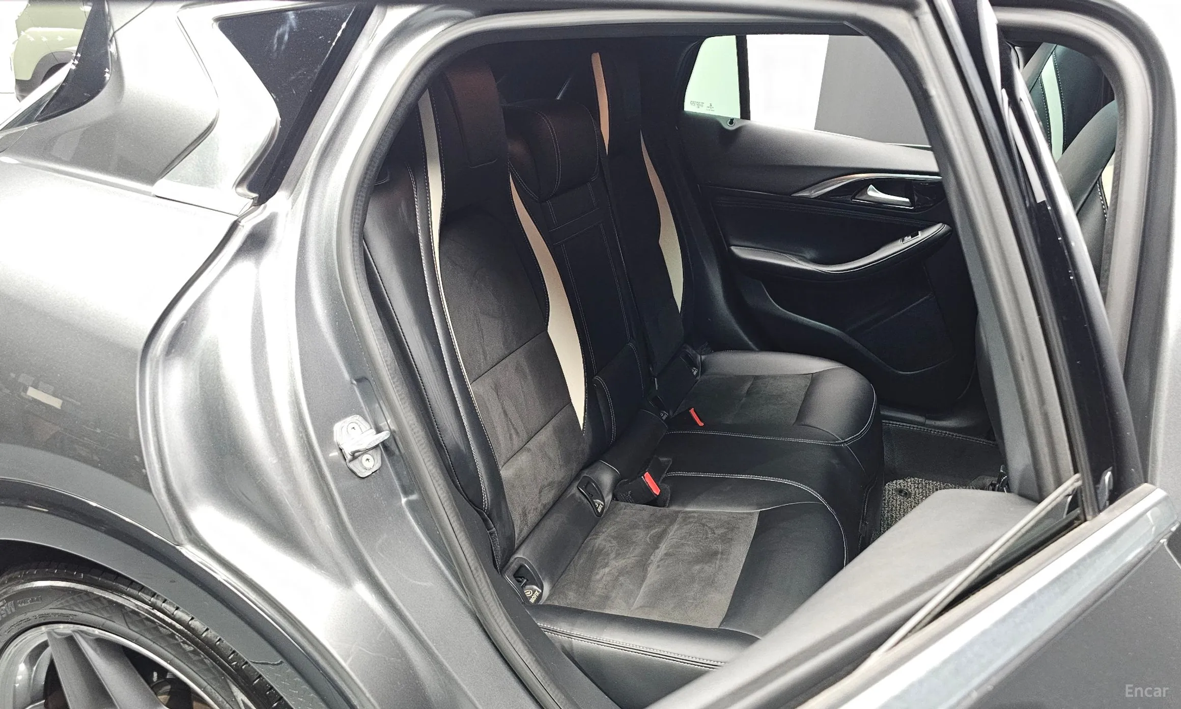 Infiniti Q30 превью 11