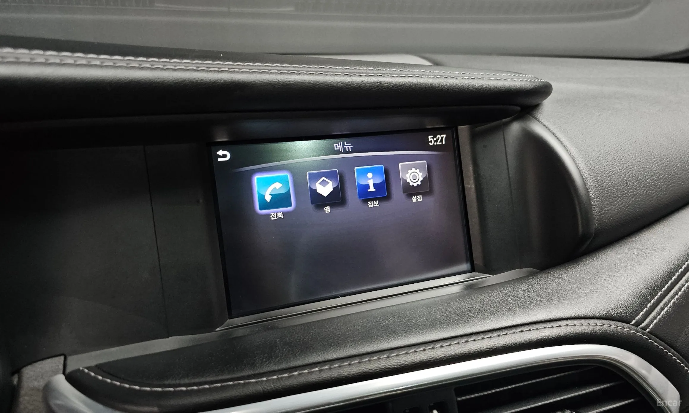Infiniti Q30 превью 15