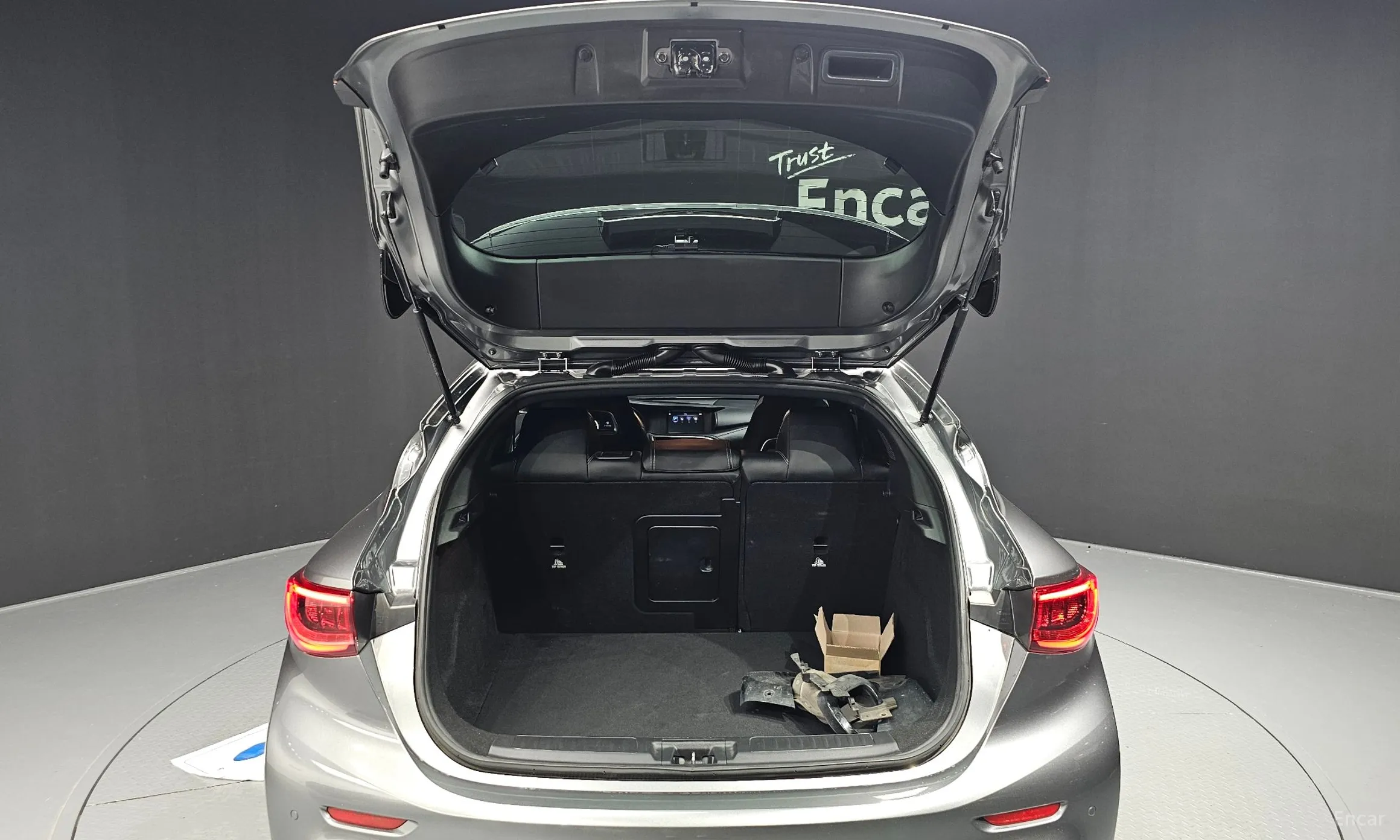 Infiniti Q30 превью 18