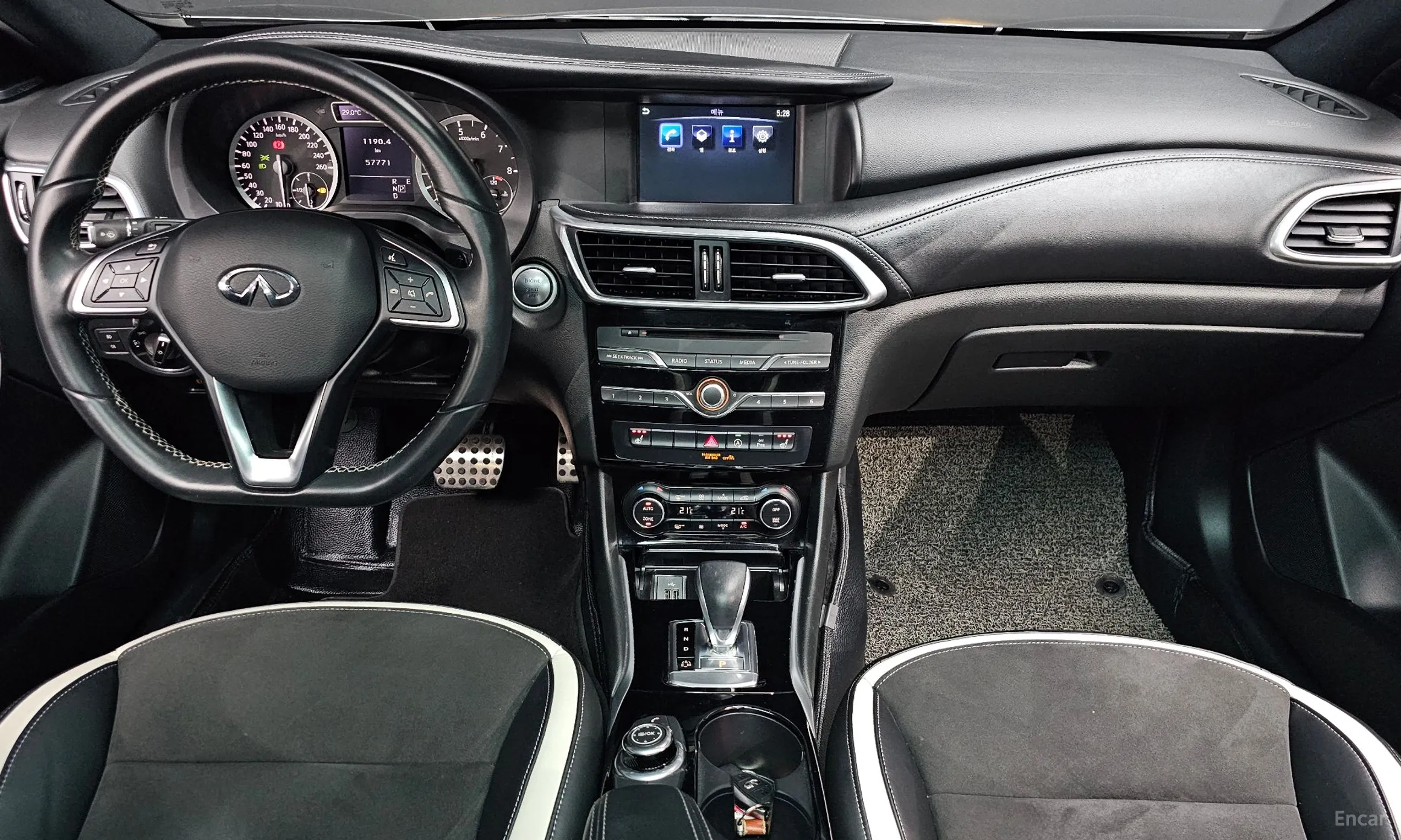Infiniti Q30 превью 3