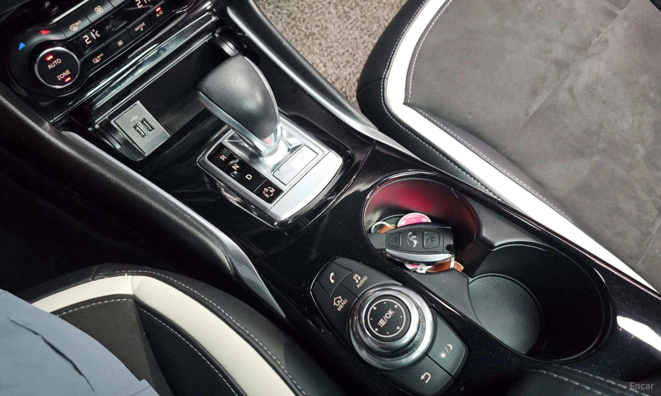 Infiniti Q30 превью 7
