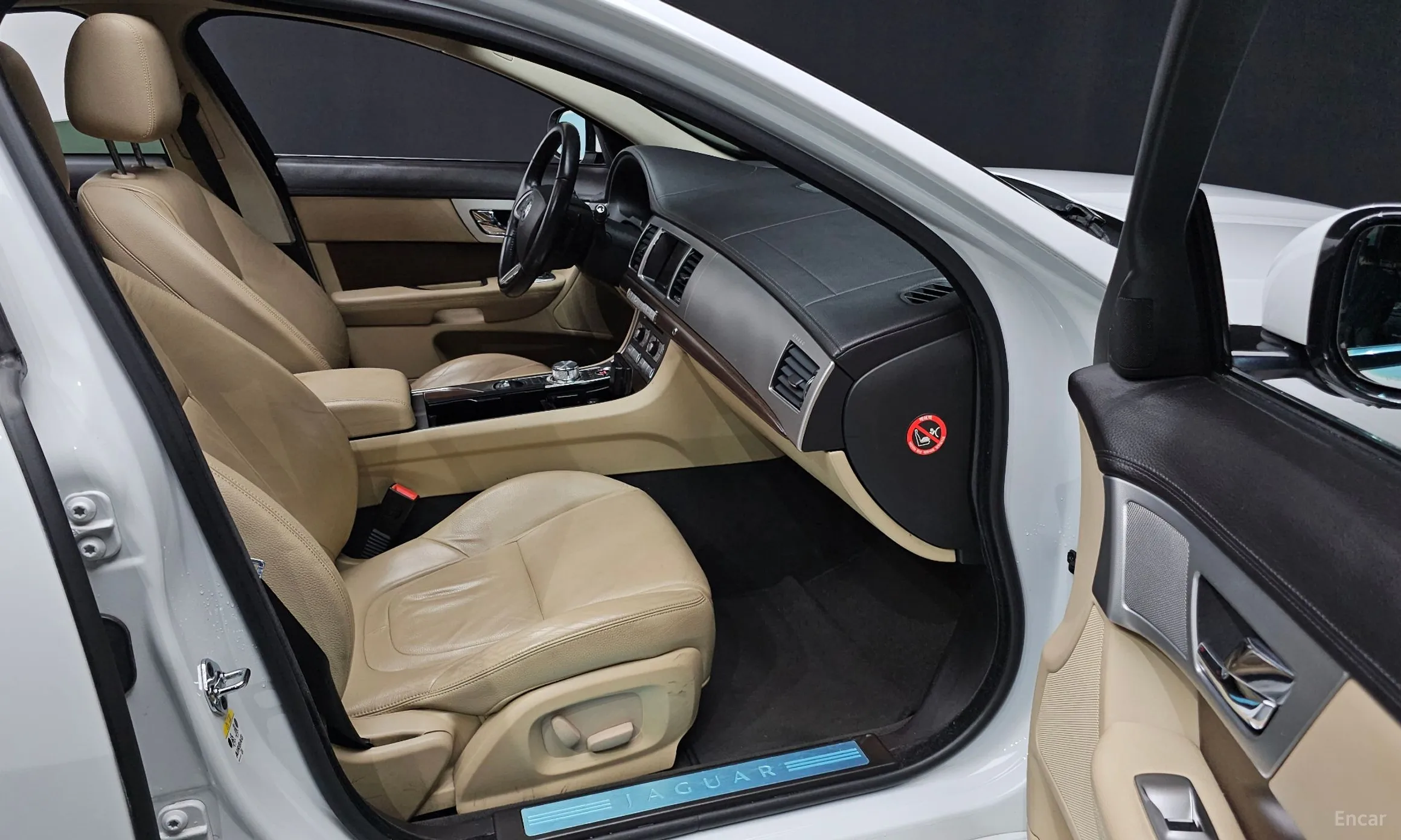 Jaguar New XF превью 10