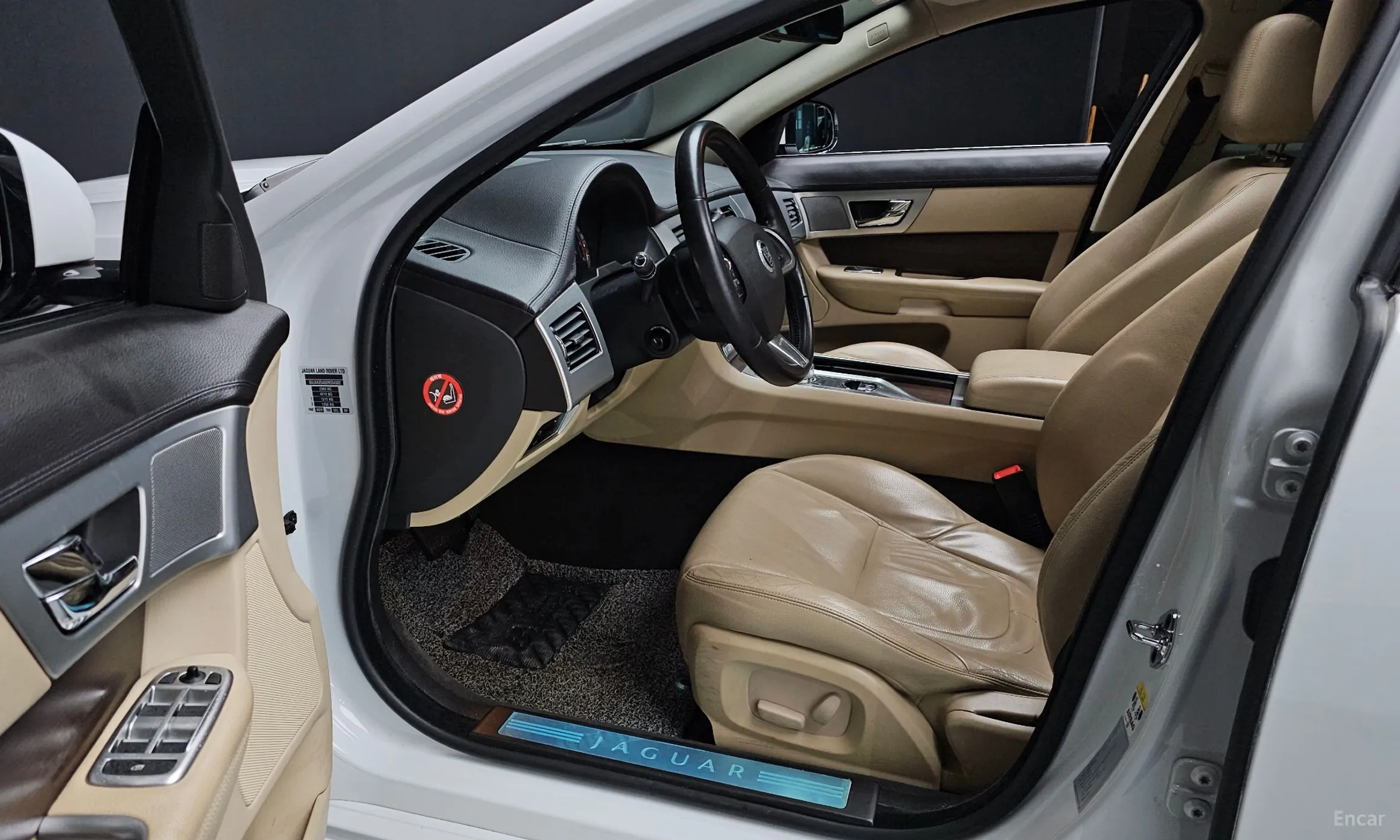 Jaguar New XF превью 11