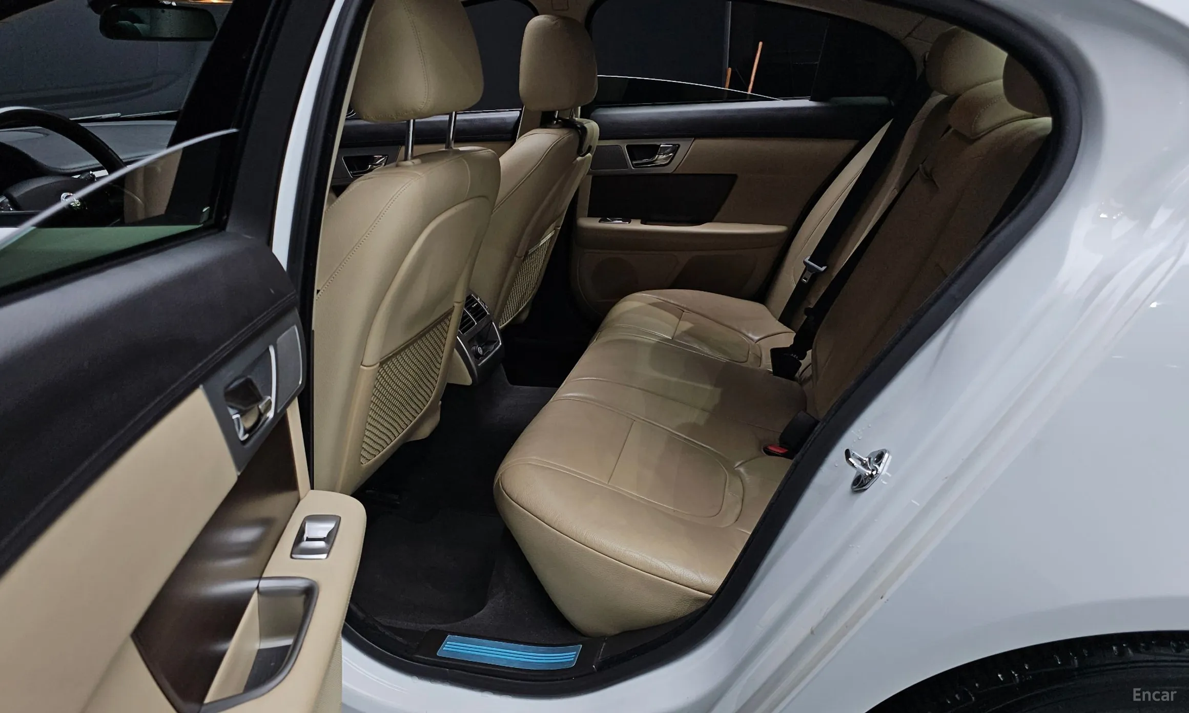 Jaguar New XF превью 12