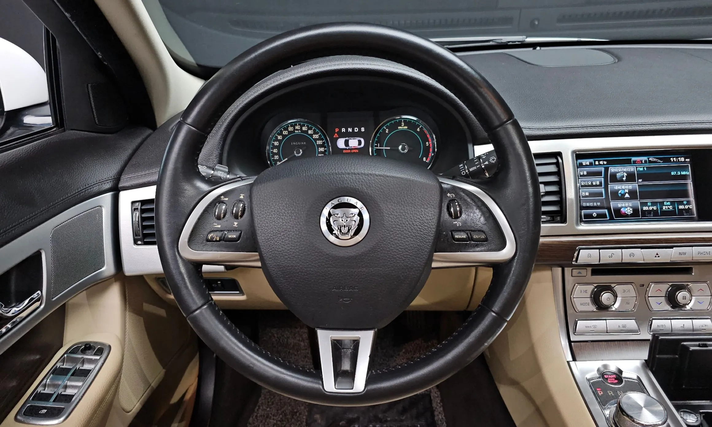 Jaguar New XF превью 13