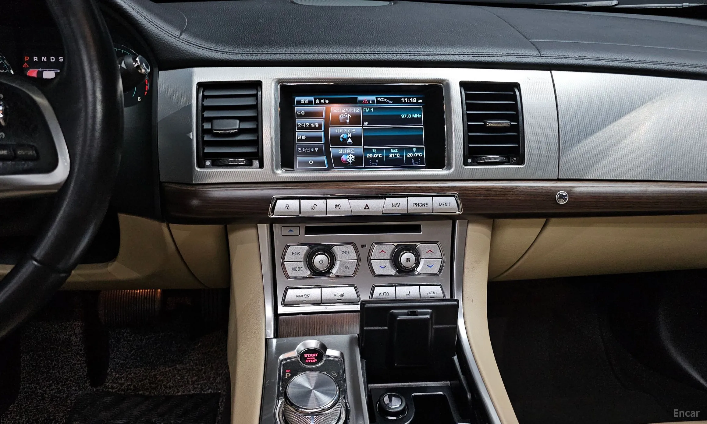 Jaguar New XF превью 14