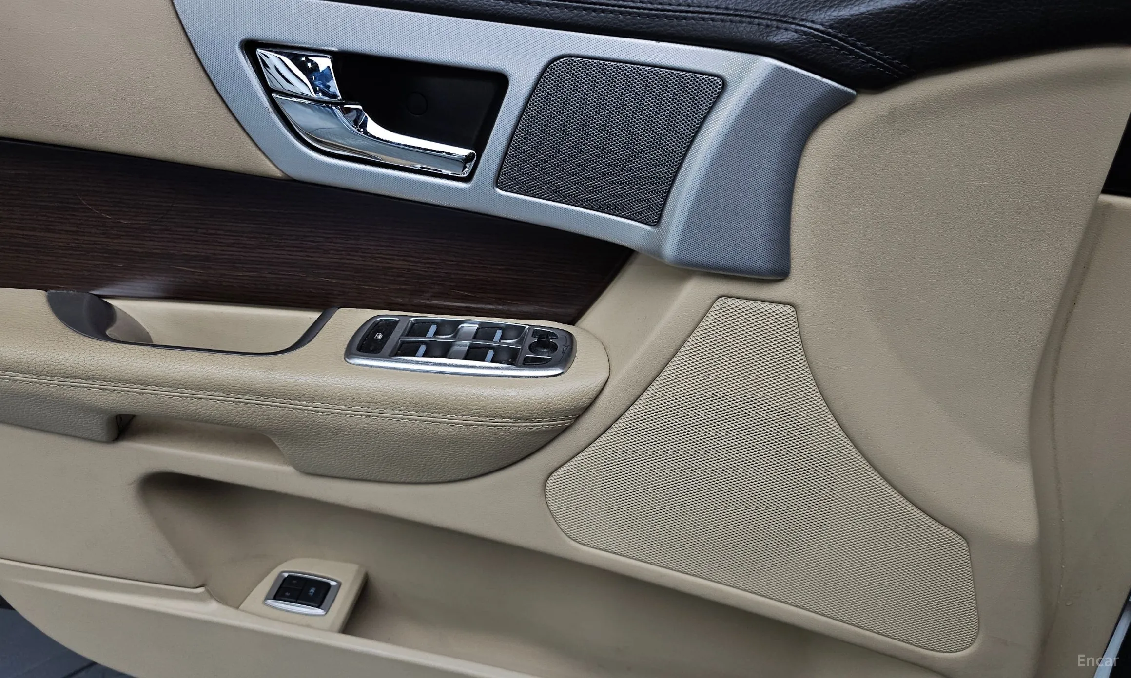 Jaguar New XF превью 17