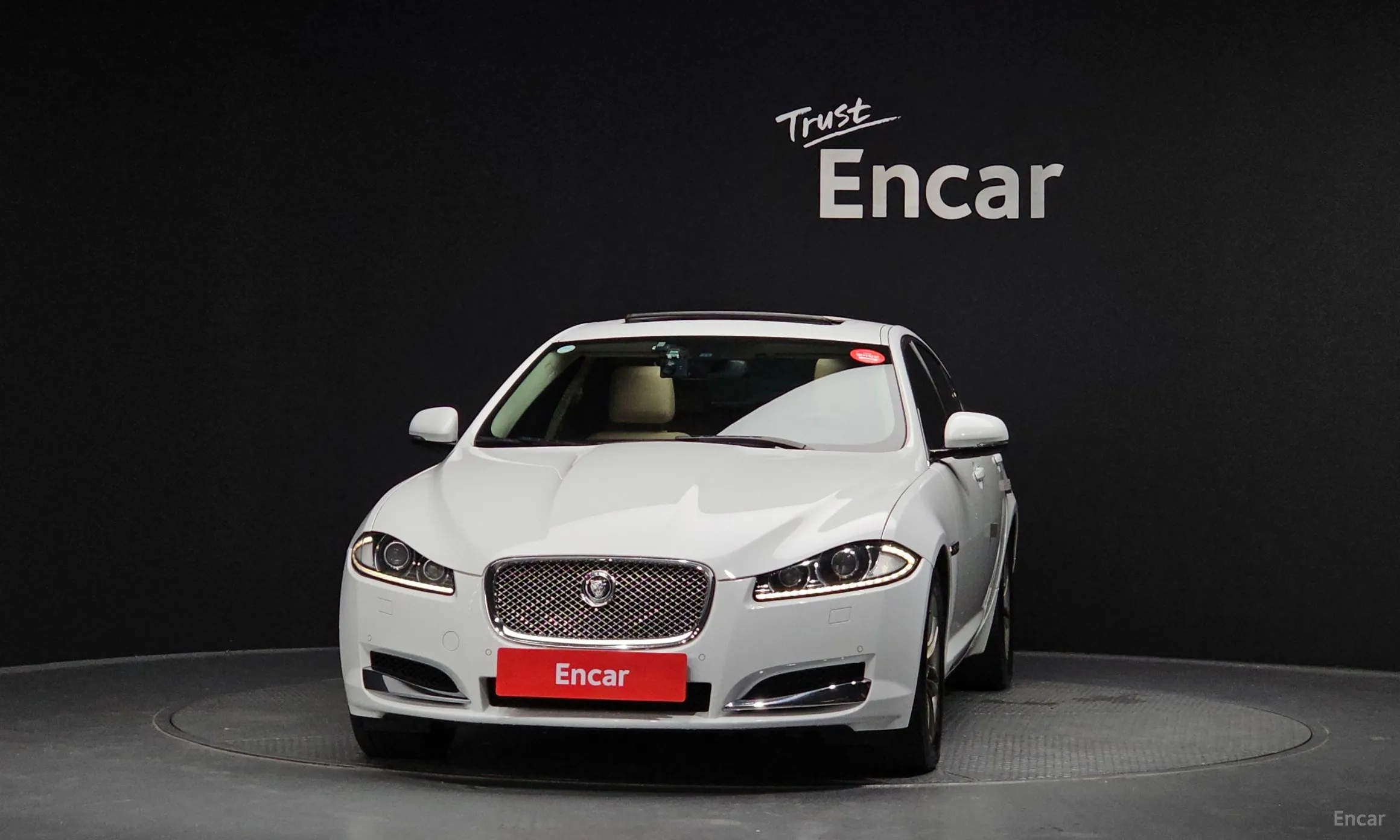 Jaguar New XF превью 3