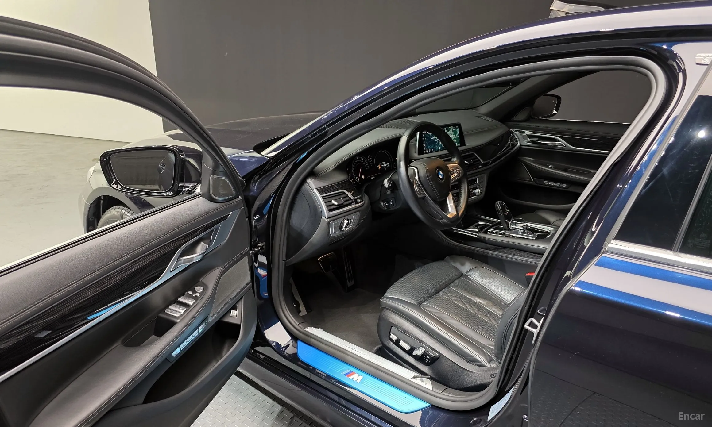 BMW 7 Series (G11) превью 10