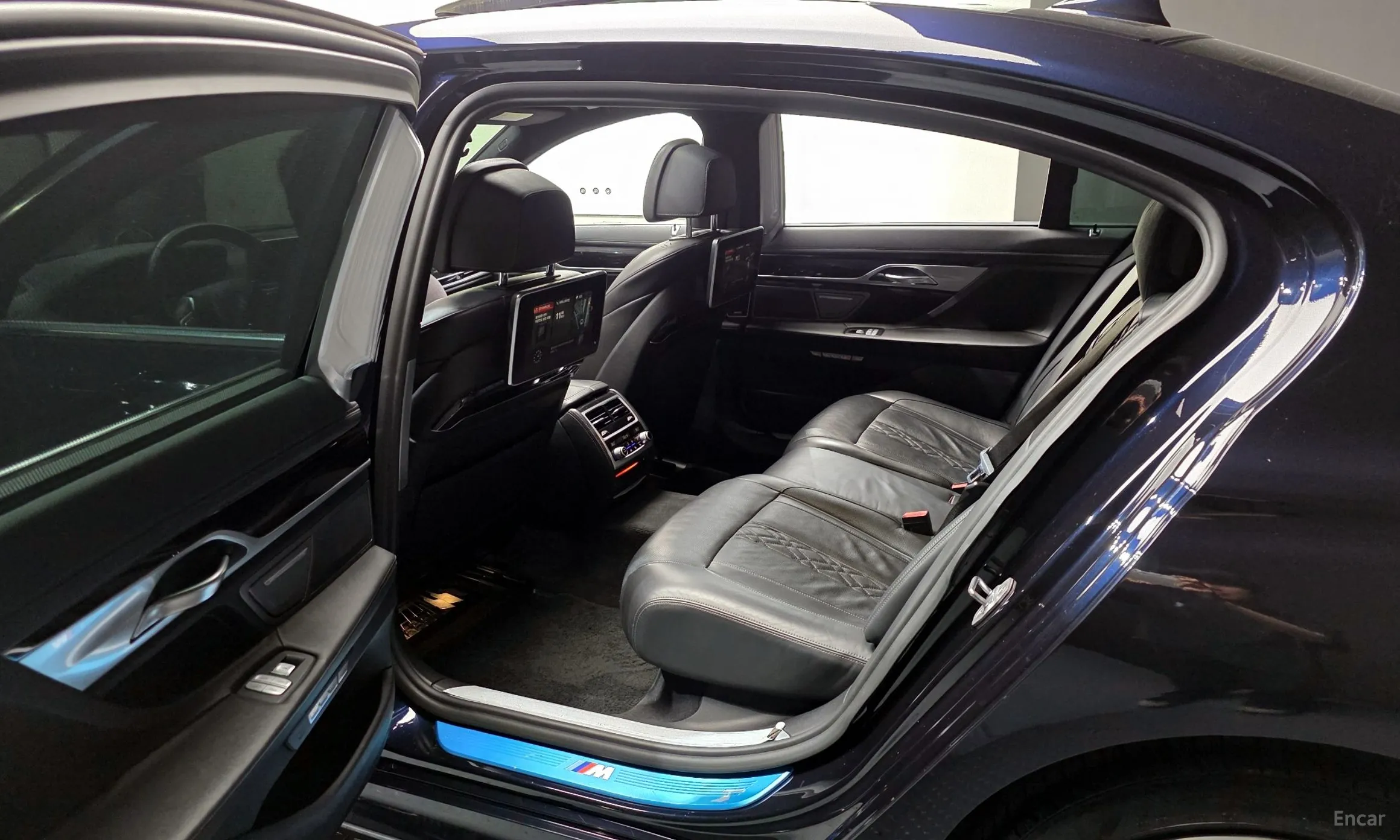 BMW 7 Series (G11) превью 11