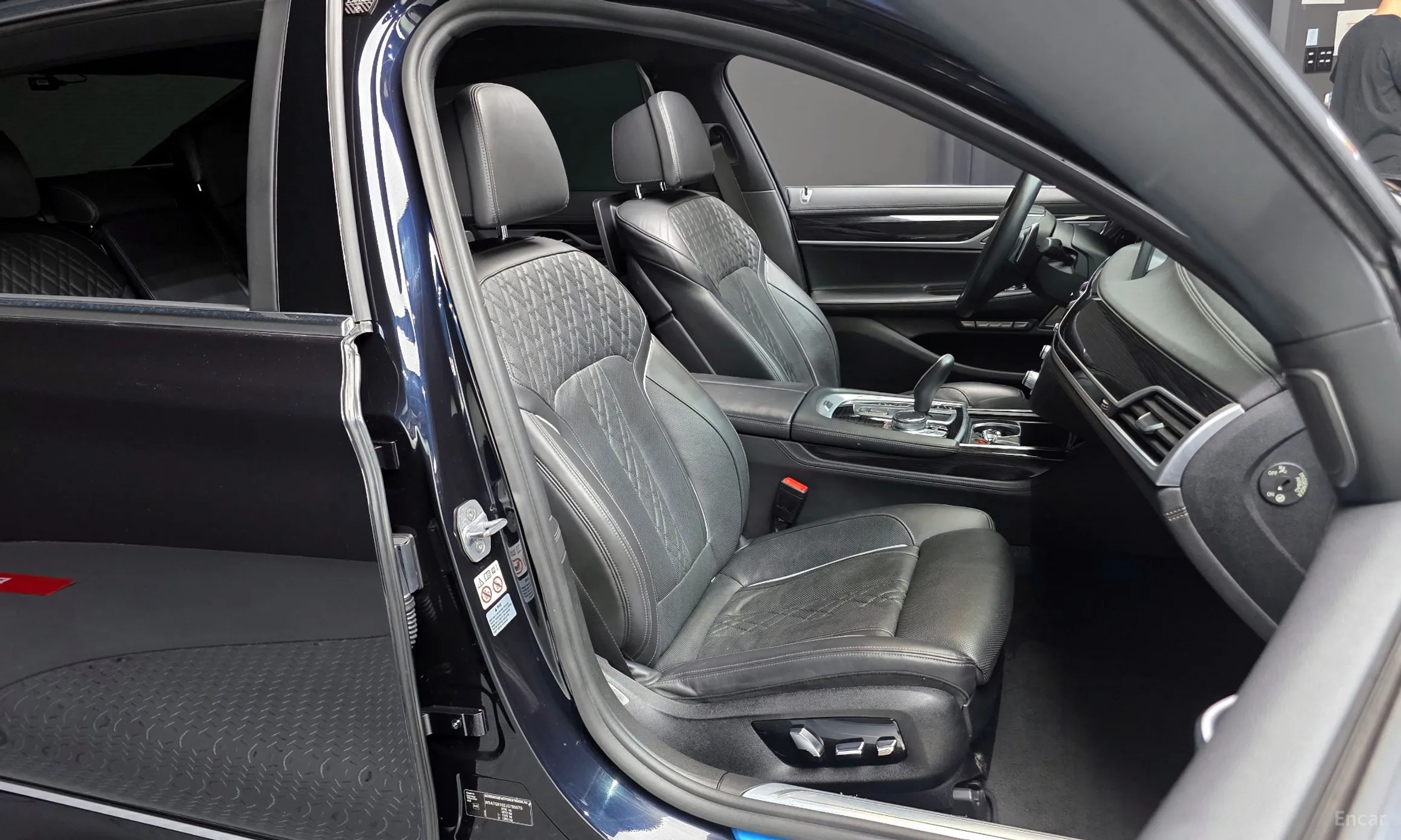 BMW 7 Series (G11) превью 12