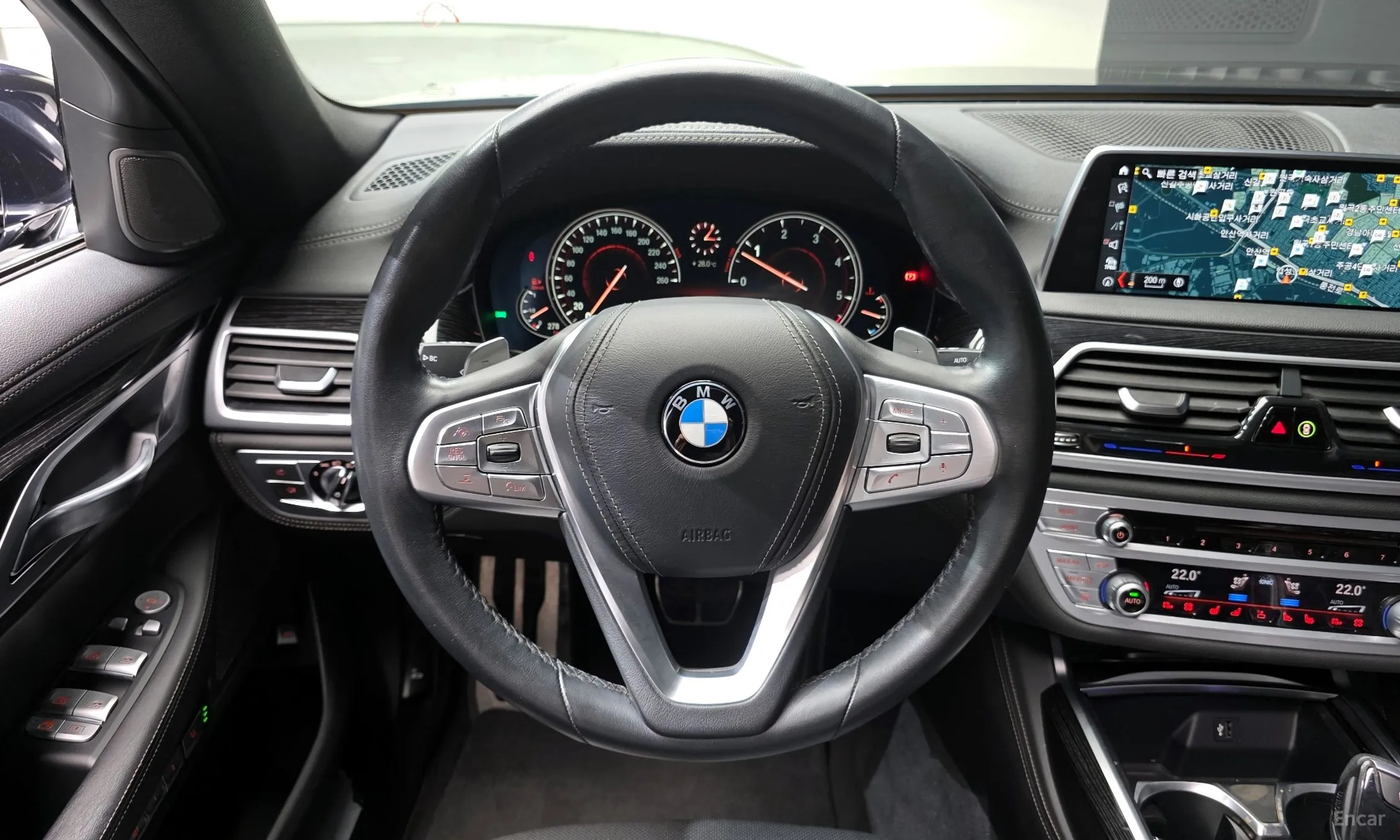 BMW 7 Series (G11) превью 13