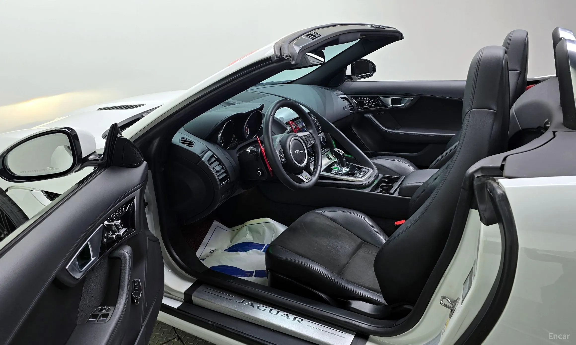 Jaguar F-TYPE превью 10