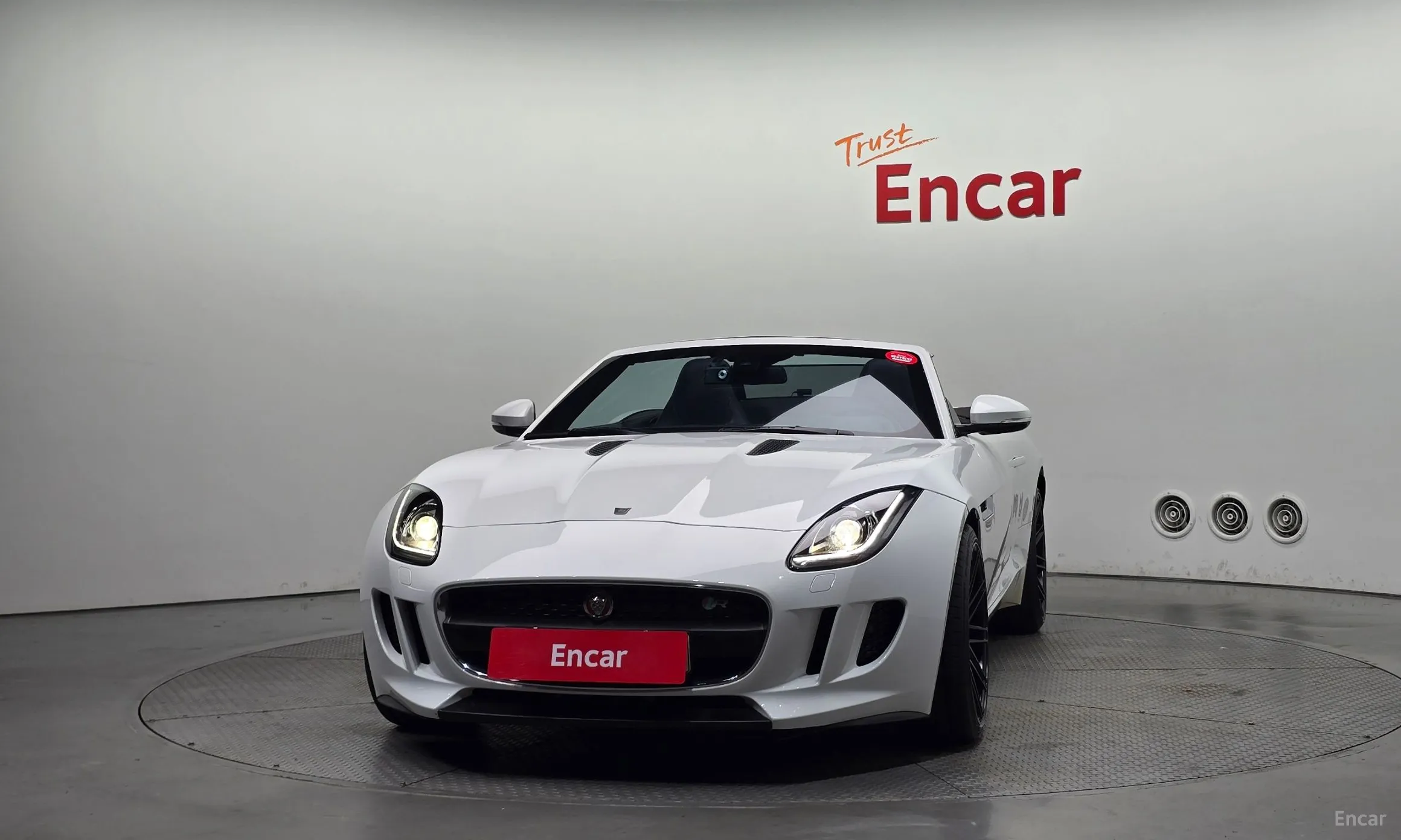 Jaguar F-TYPE превью 3