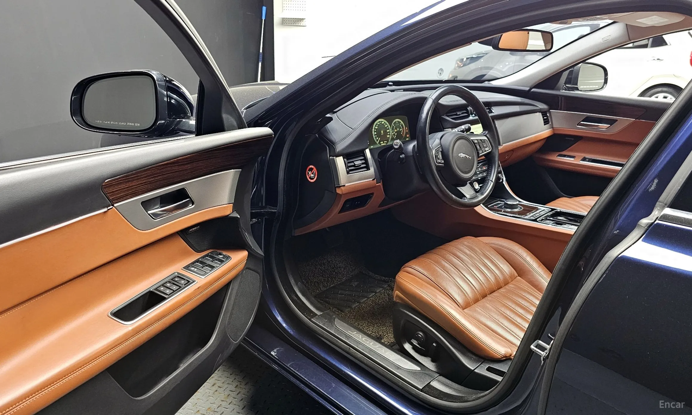 Jaguar XF (x260) превью 10