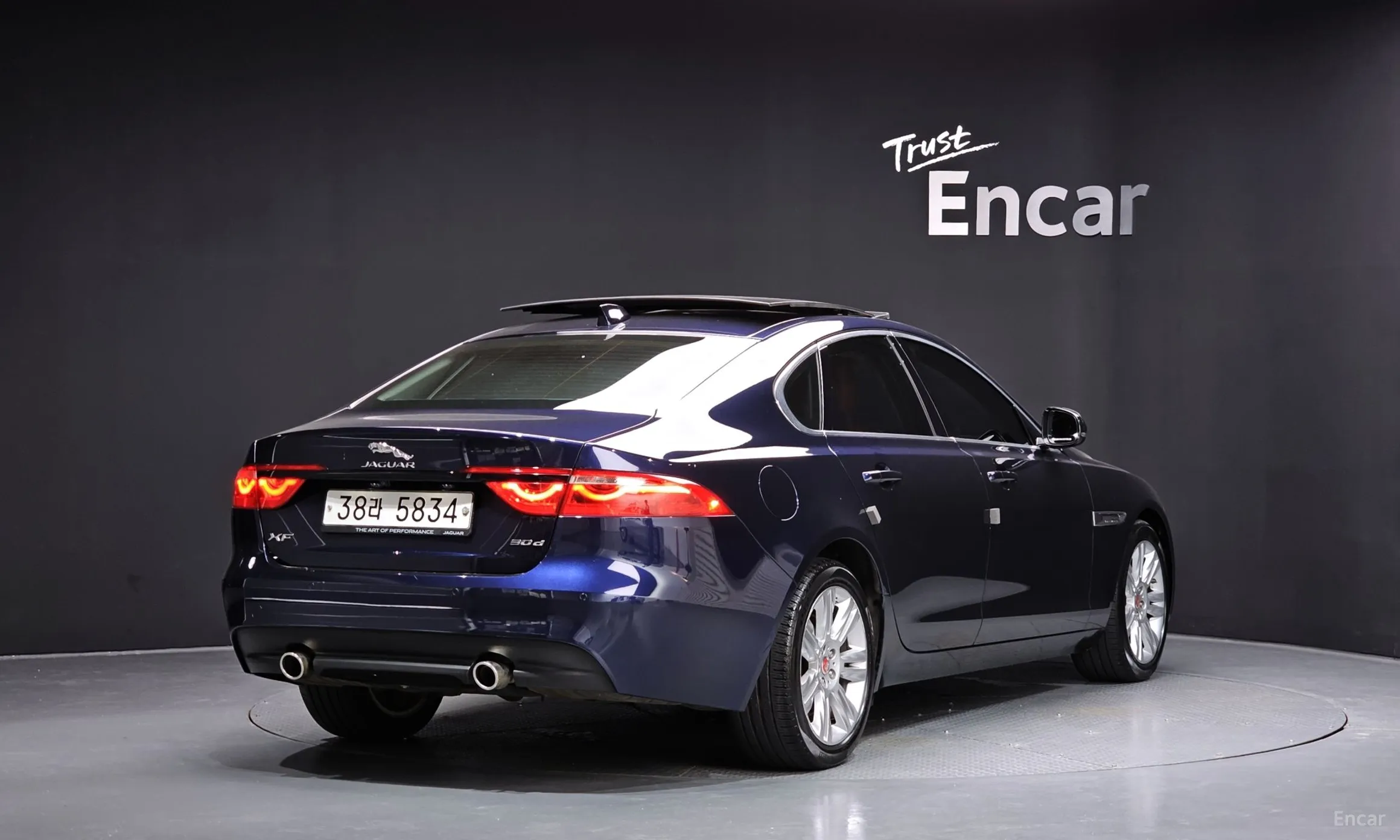 Jaguar XF (x260)
