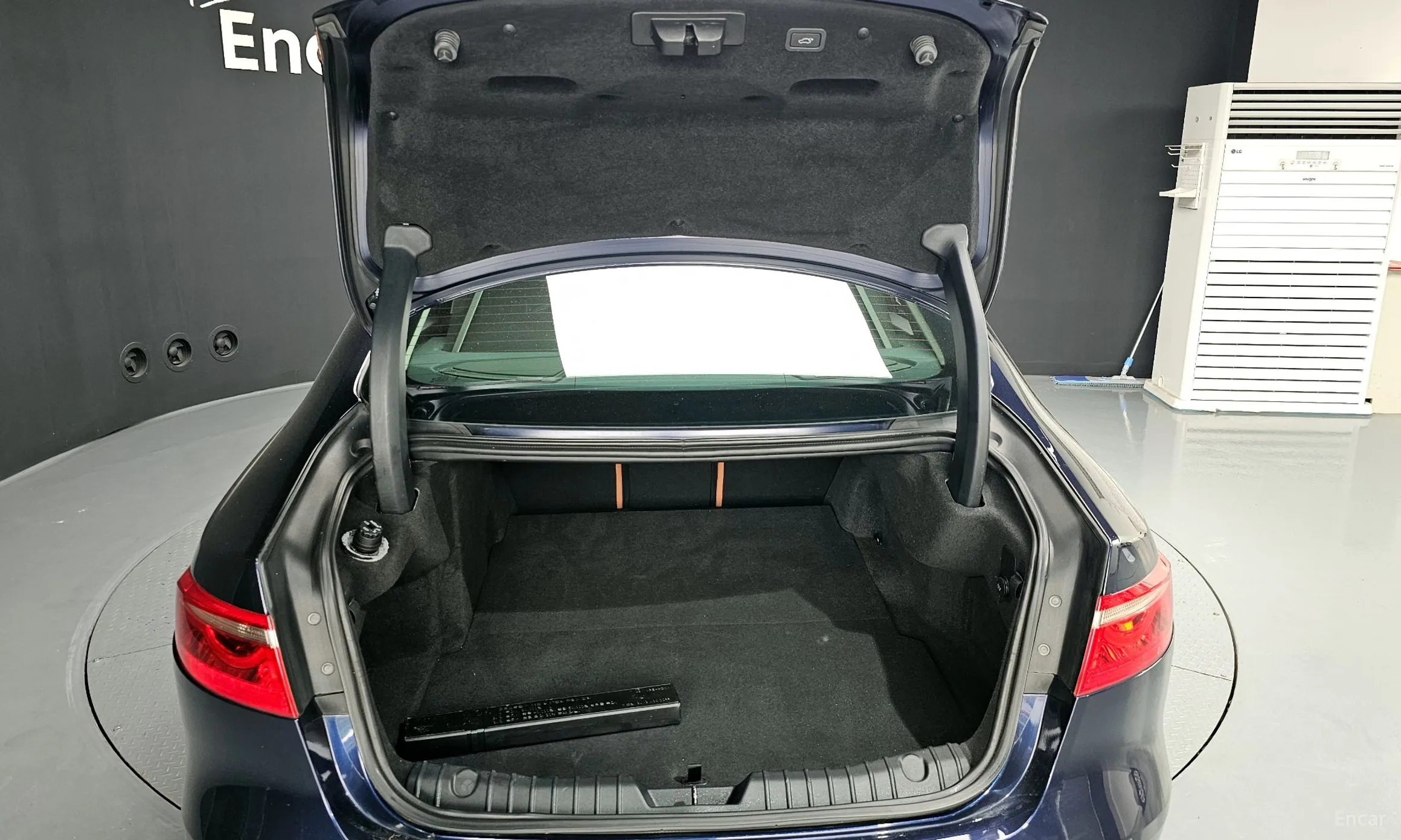 Jaguar XF (x260) превью 20