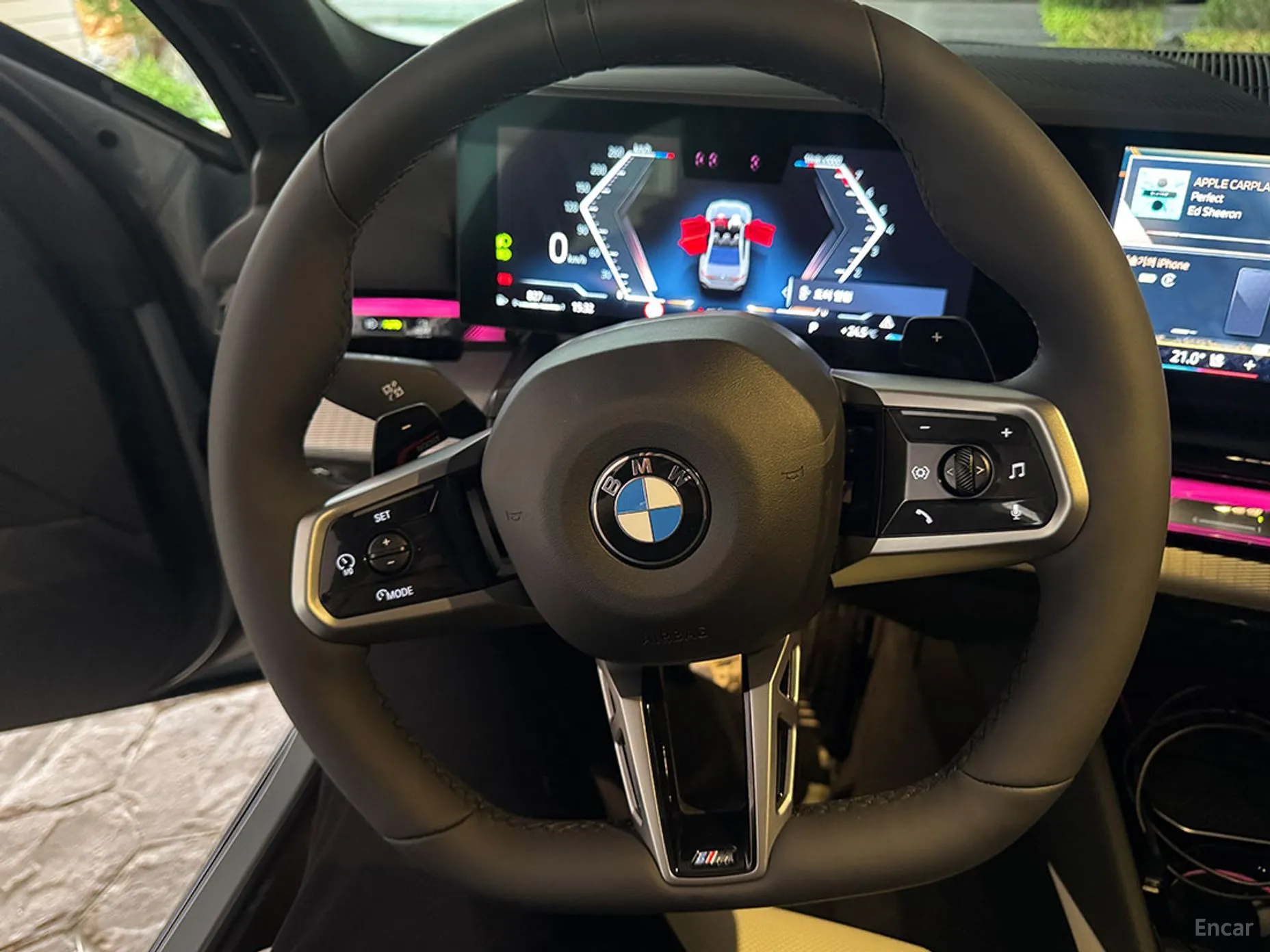 BMW 5 Series (G60) превью 12