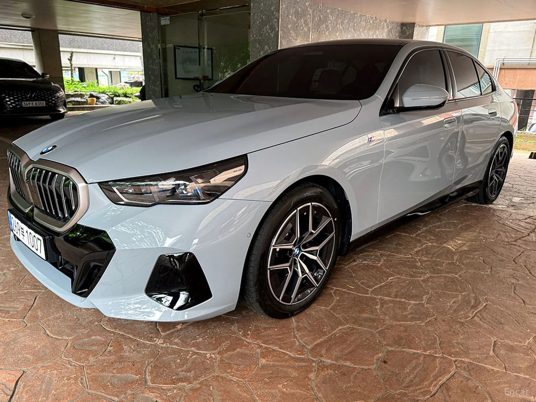 BMW 5 Series (G60) превью 2