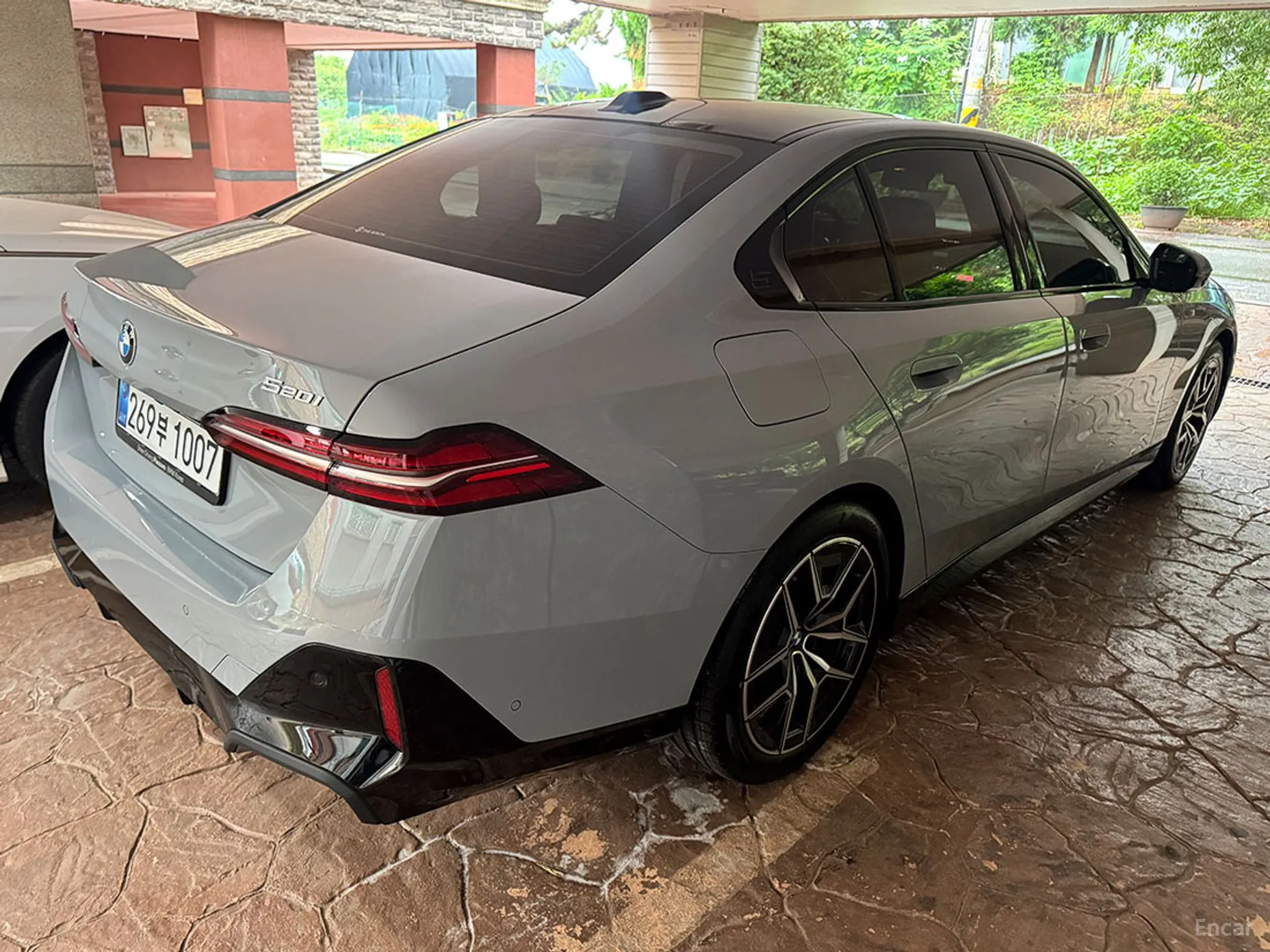BMW 5 Series (G60) превью 5