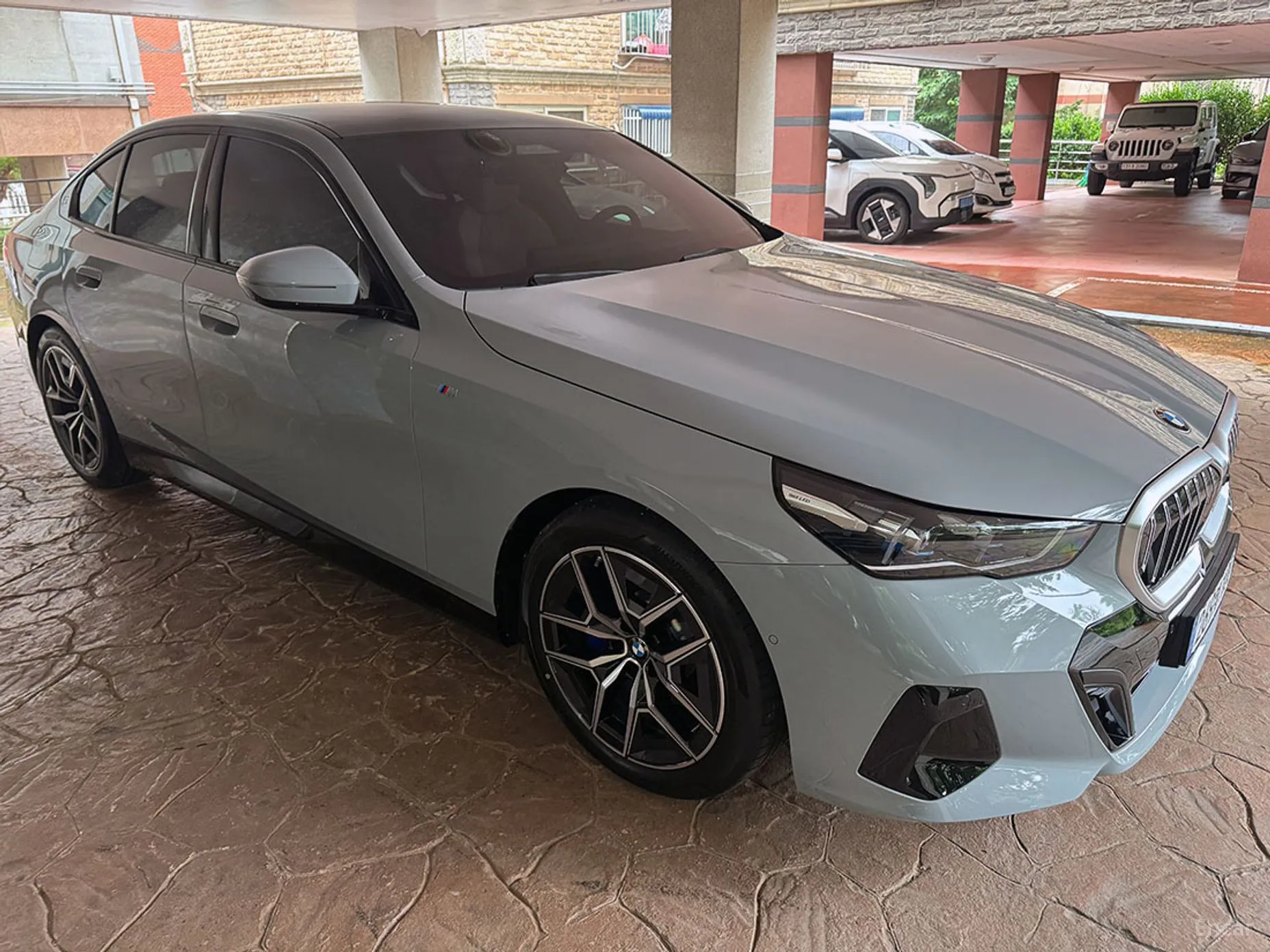 BMW 5 Series (G60) превью 6