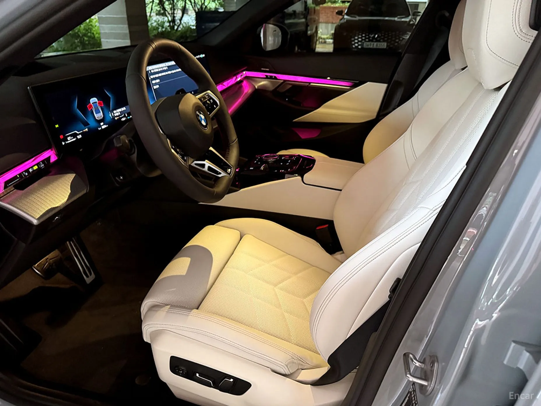 BMW 5 Series (G60) превью 8