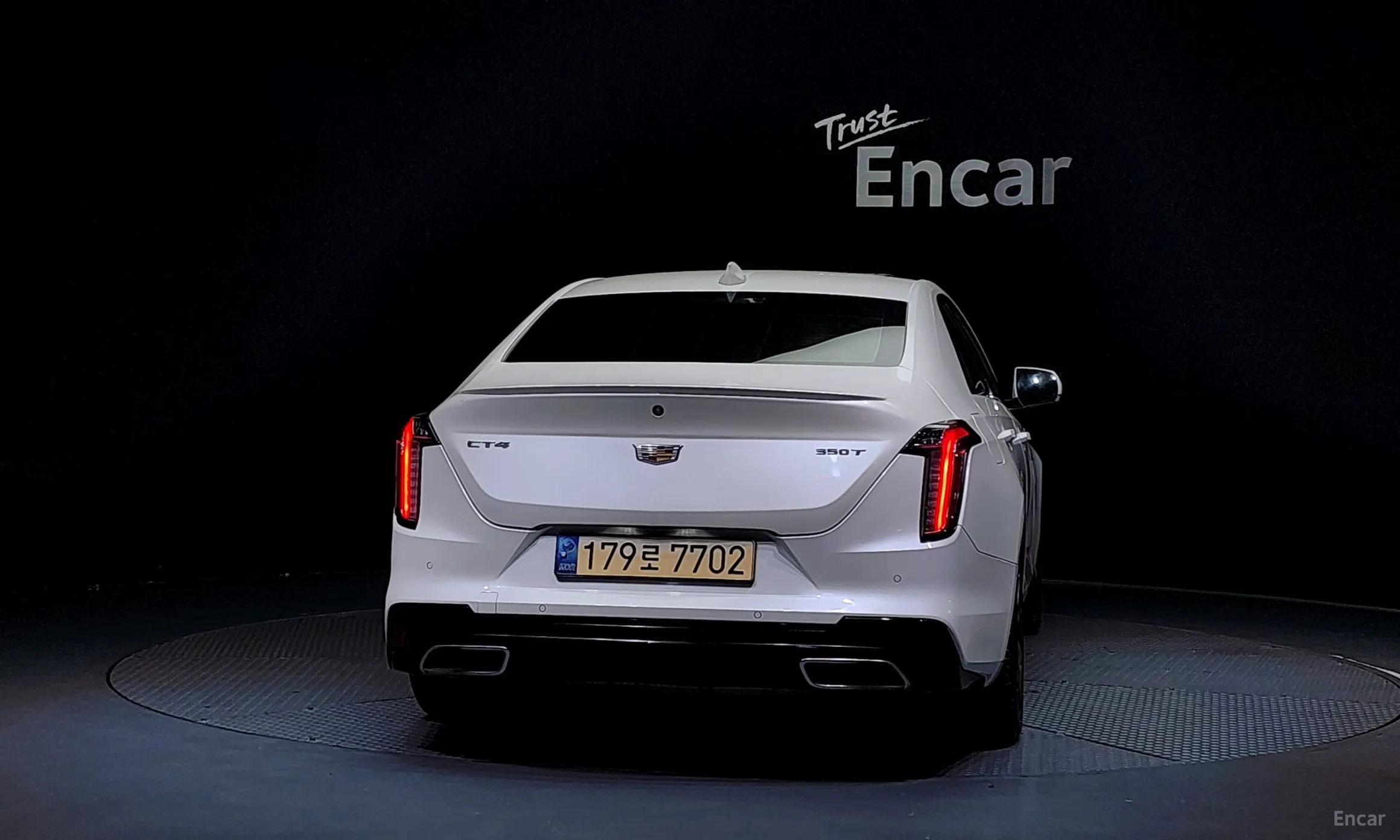 Cadillac CT4 превью 4