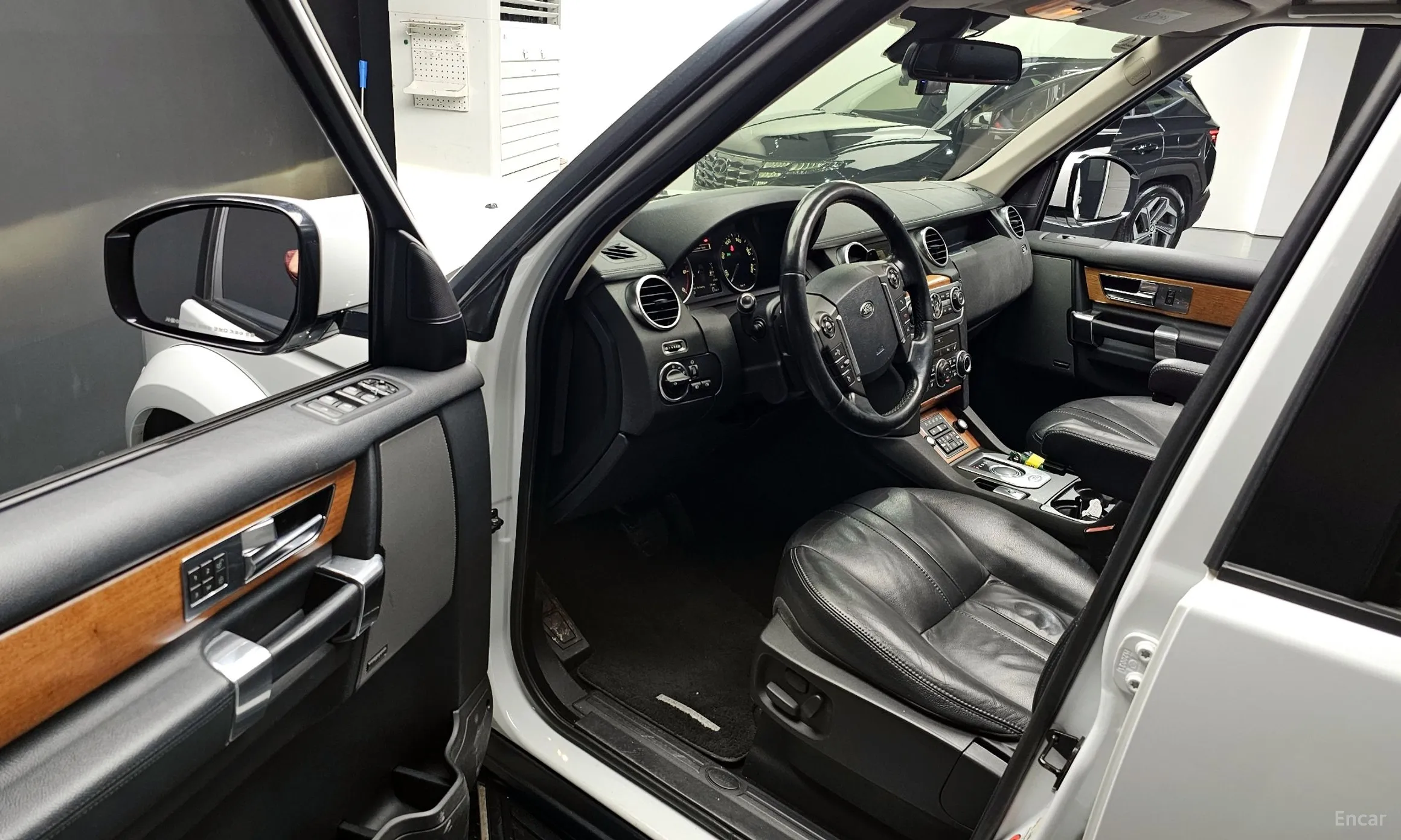 Land Rover Discovery 4 превью 10