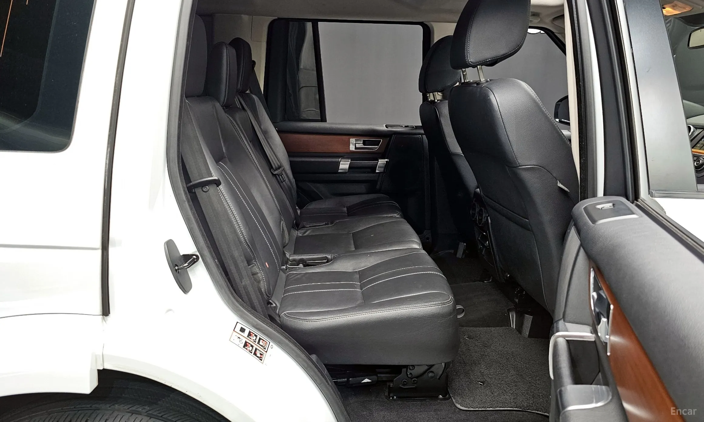 Land Rover Discovery 4 превью 12