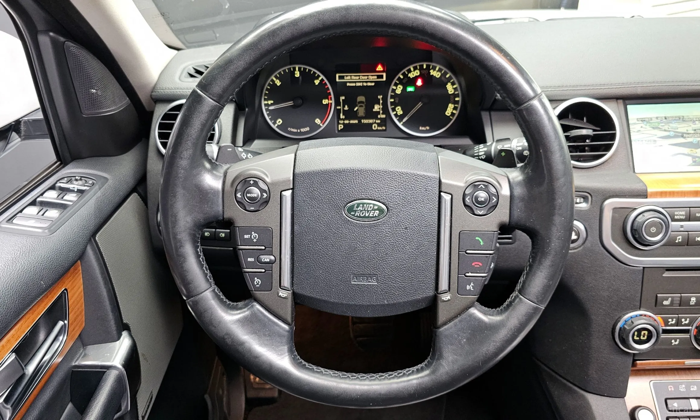 Land Rover Discovery 4 превью 13