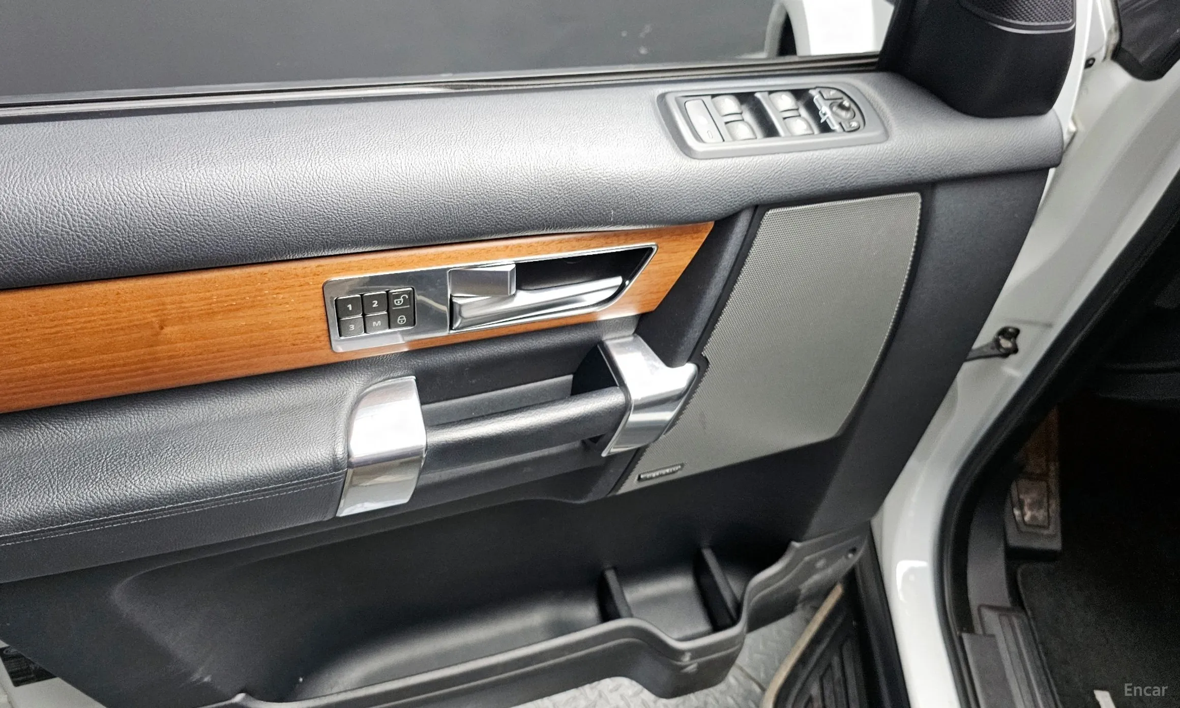 Land Rover Discovery 4 превью 17