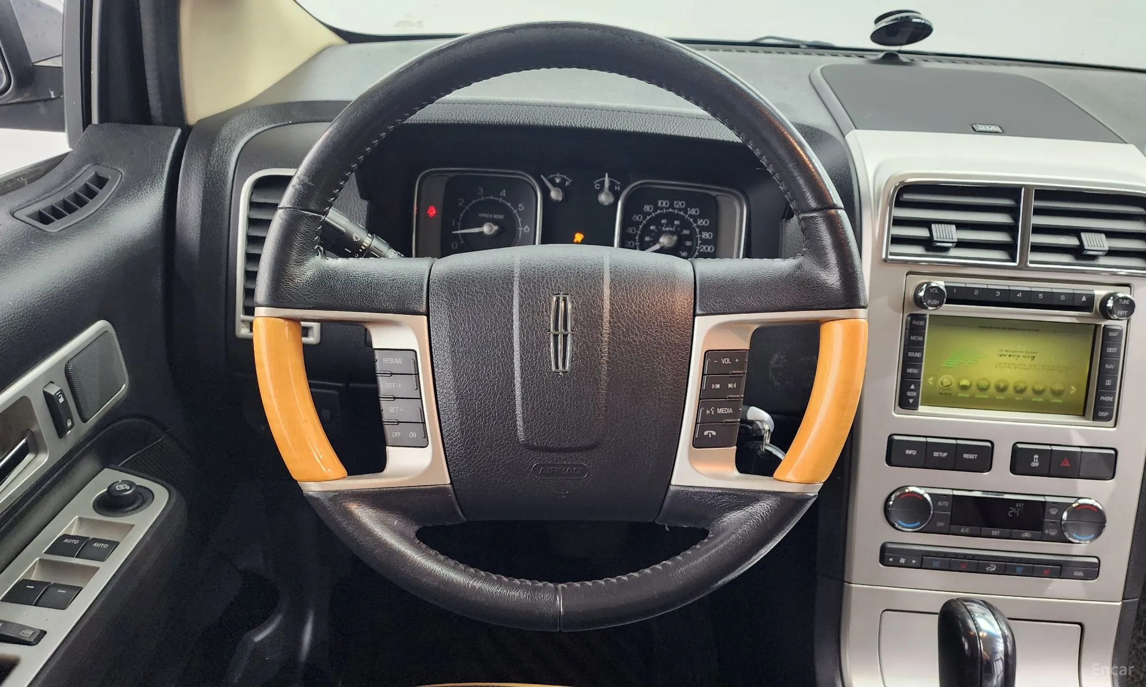Lincoln MKX превью 13