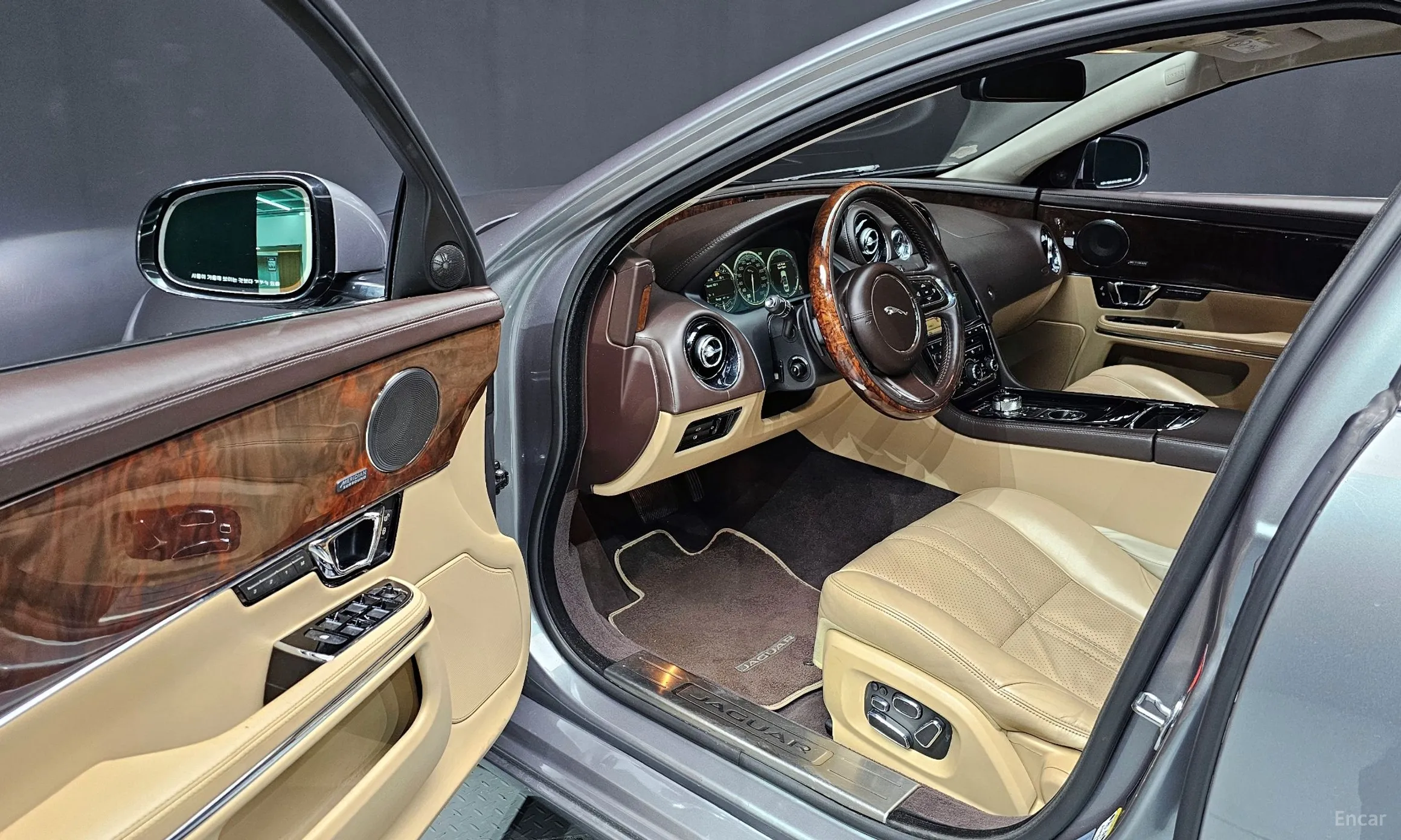 Jaguar All New XJ превью 10