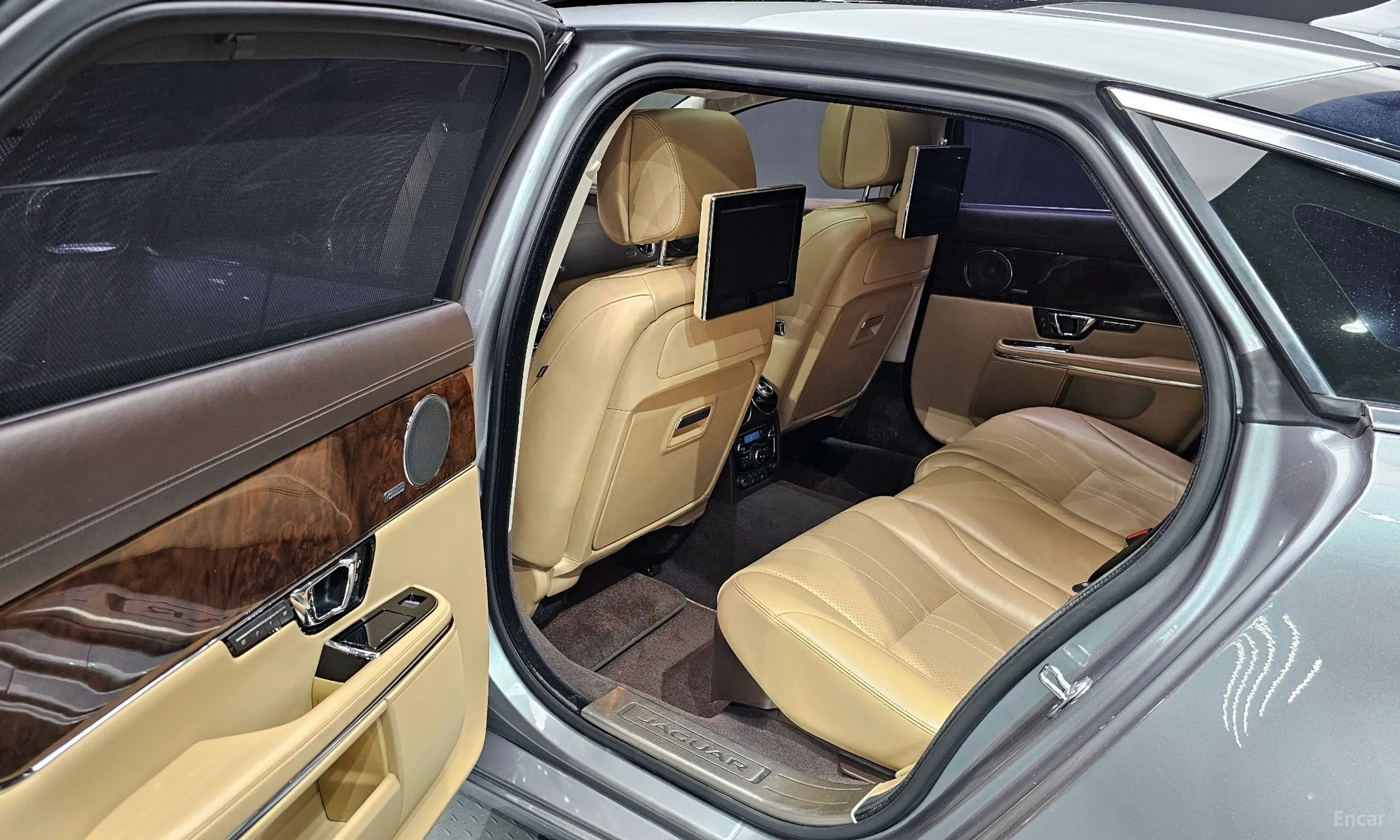 Jaguar All New XJ превью 12