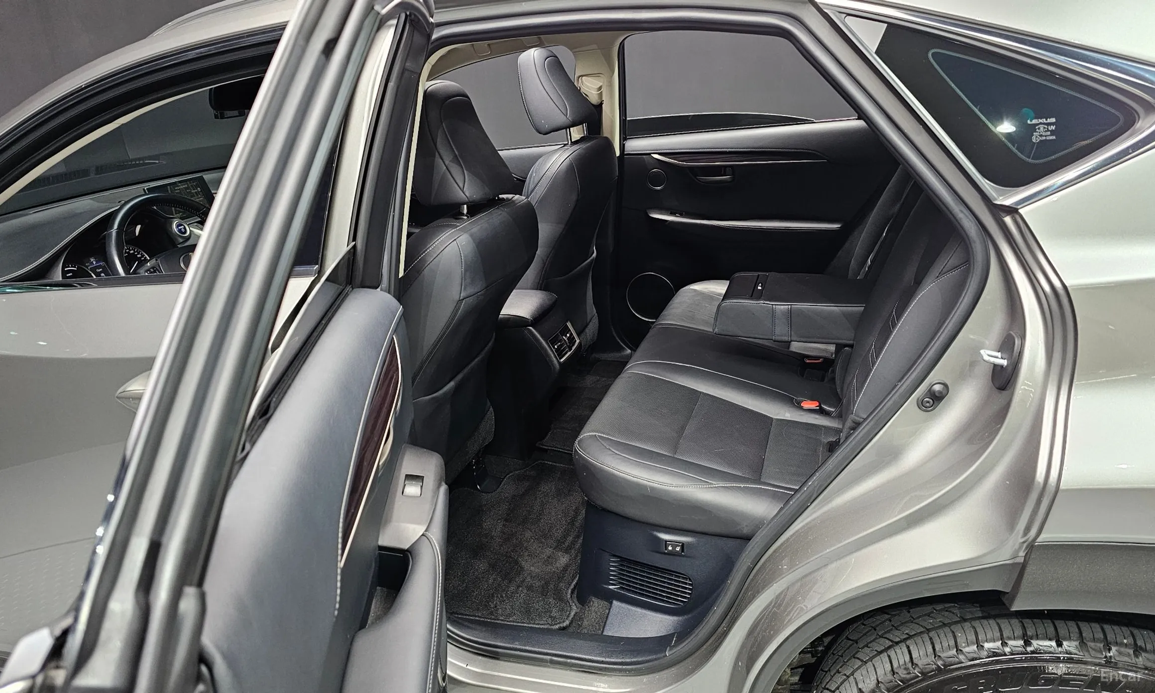 Lexus NX300h превью 18