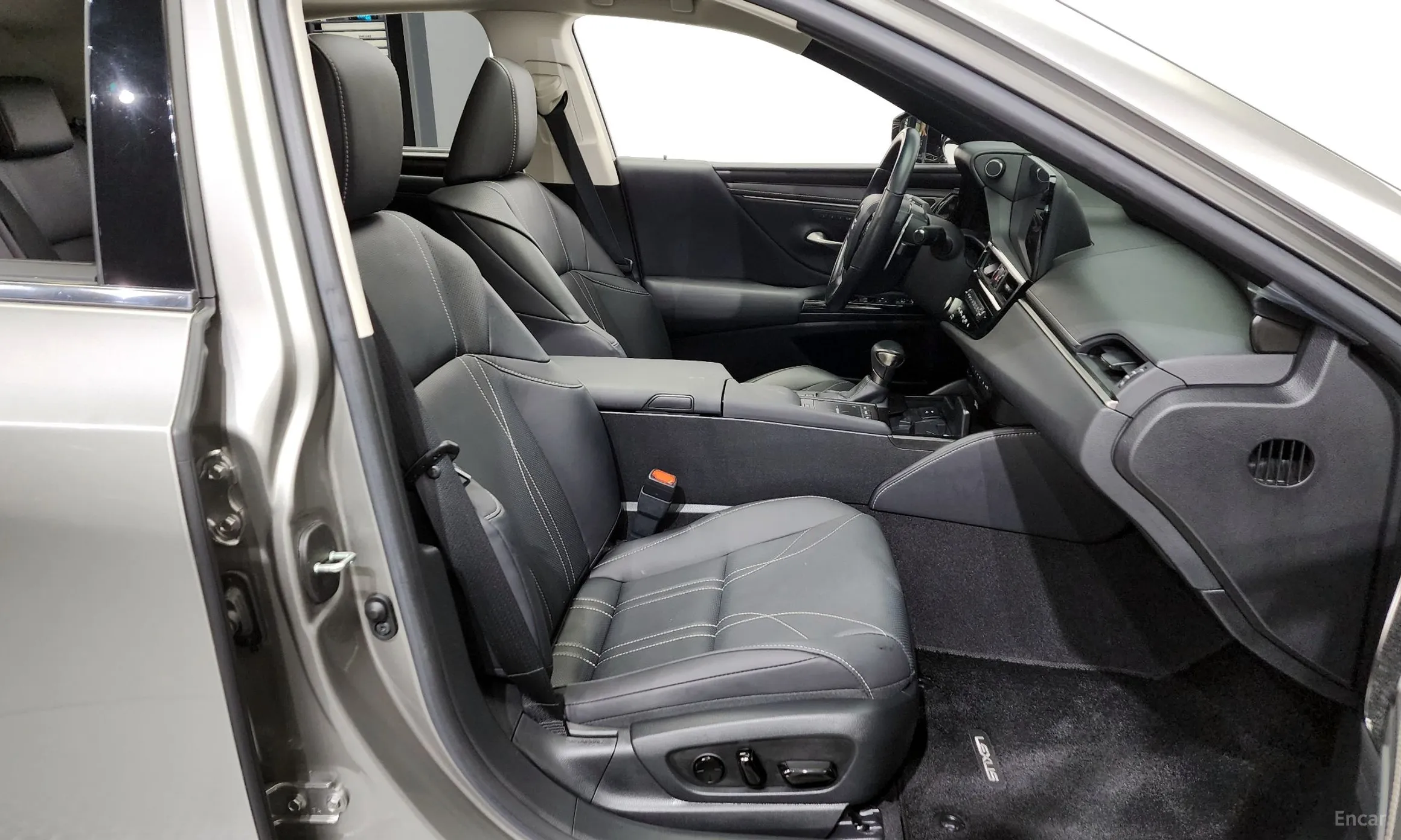 Lexus ES300h 7th Generation превью 11