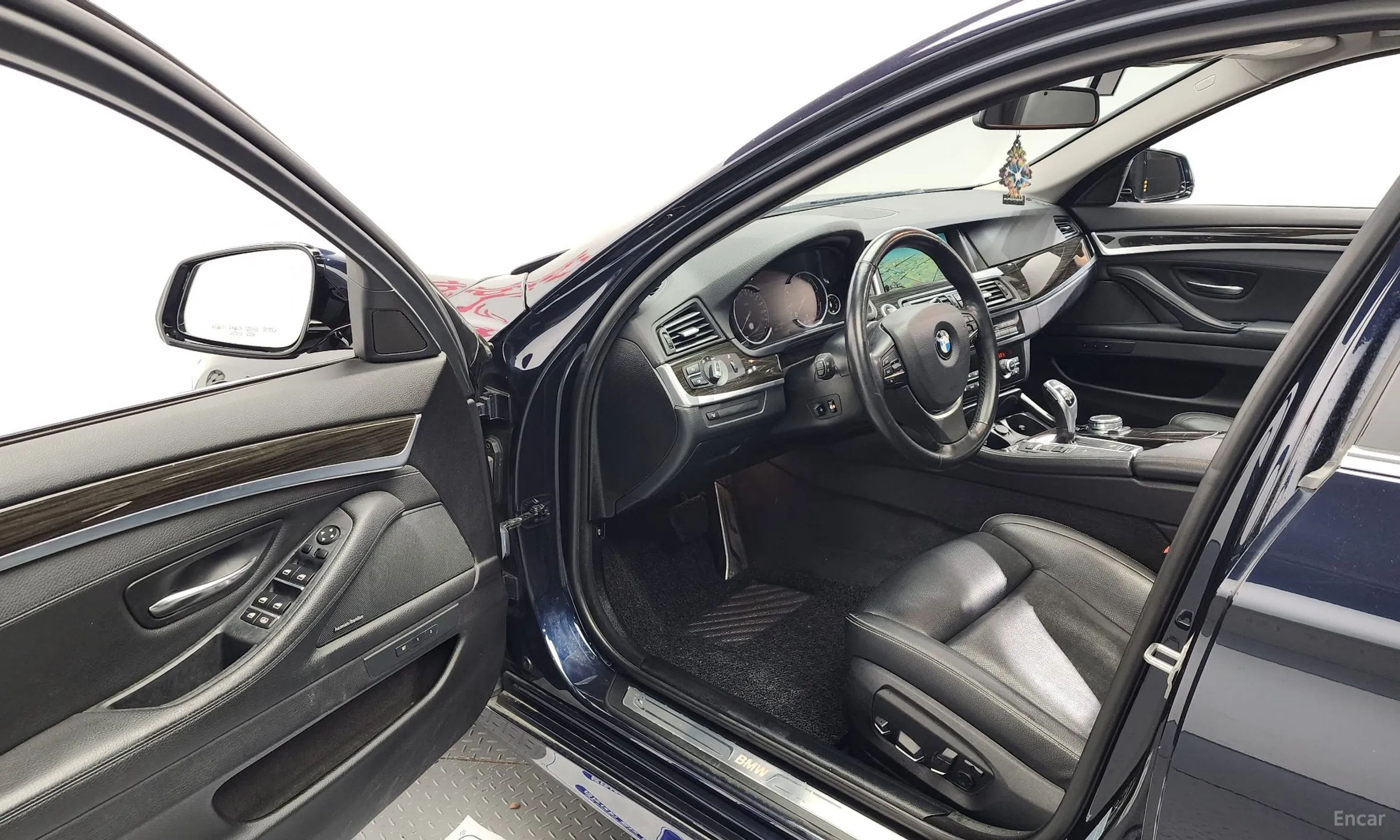 BMW 5 Series (F10) превью 10
