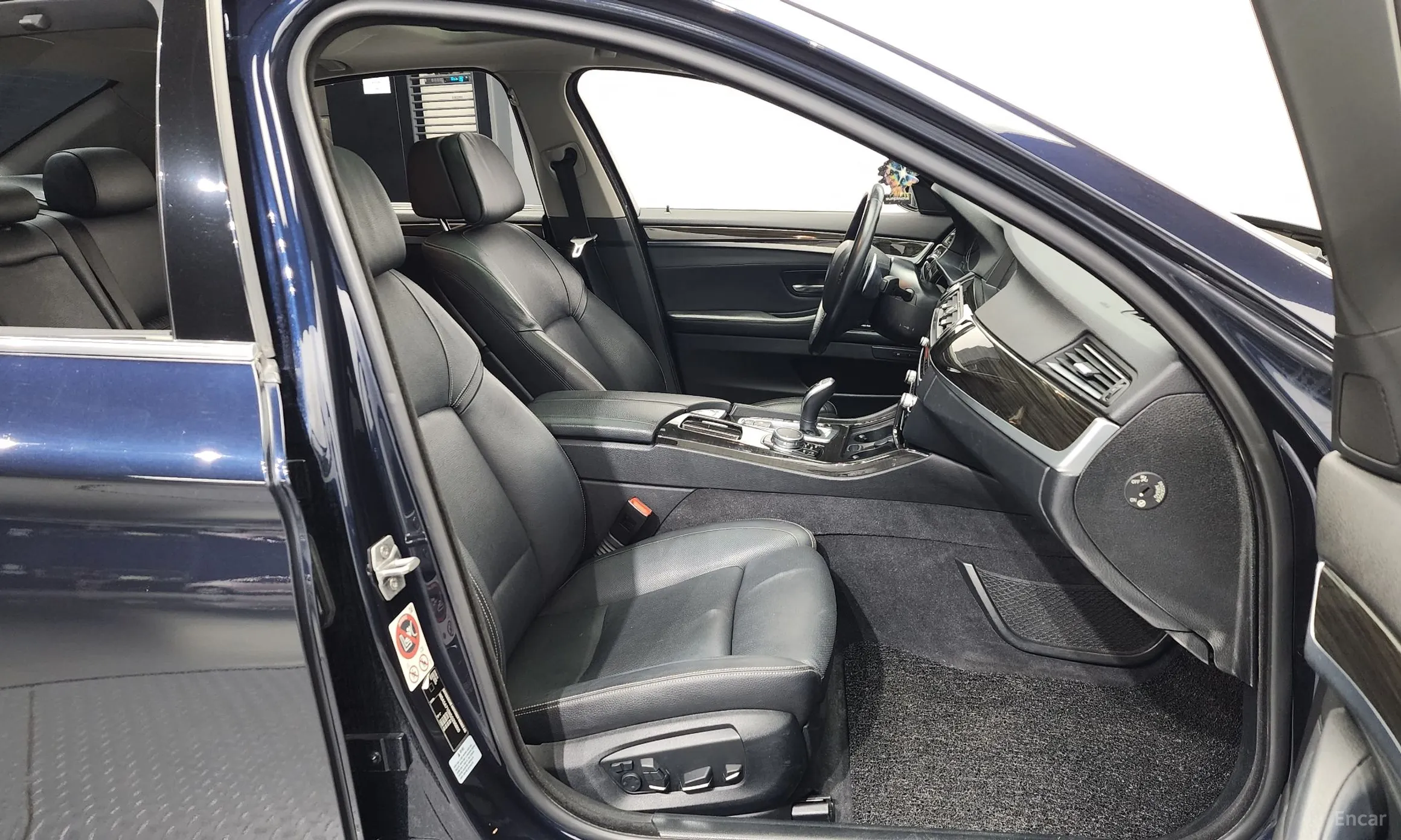 BMW 5 Series (F10) превью 11