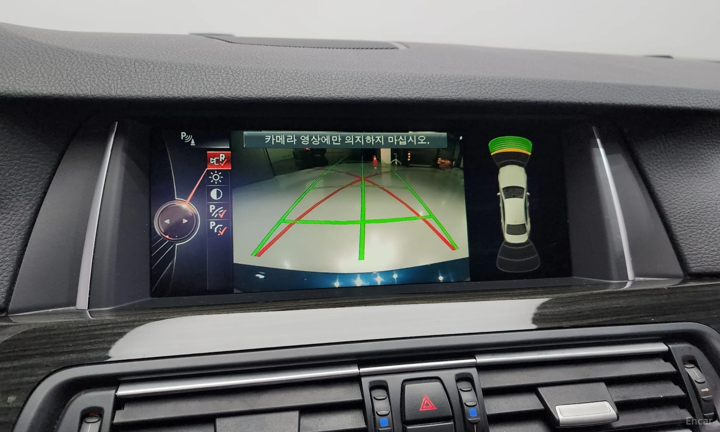 BMW 5 Series (F10) превью 15