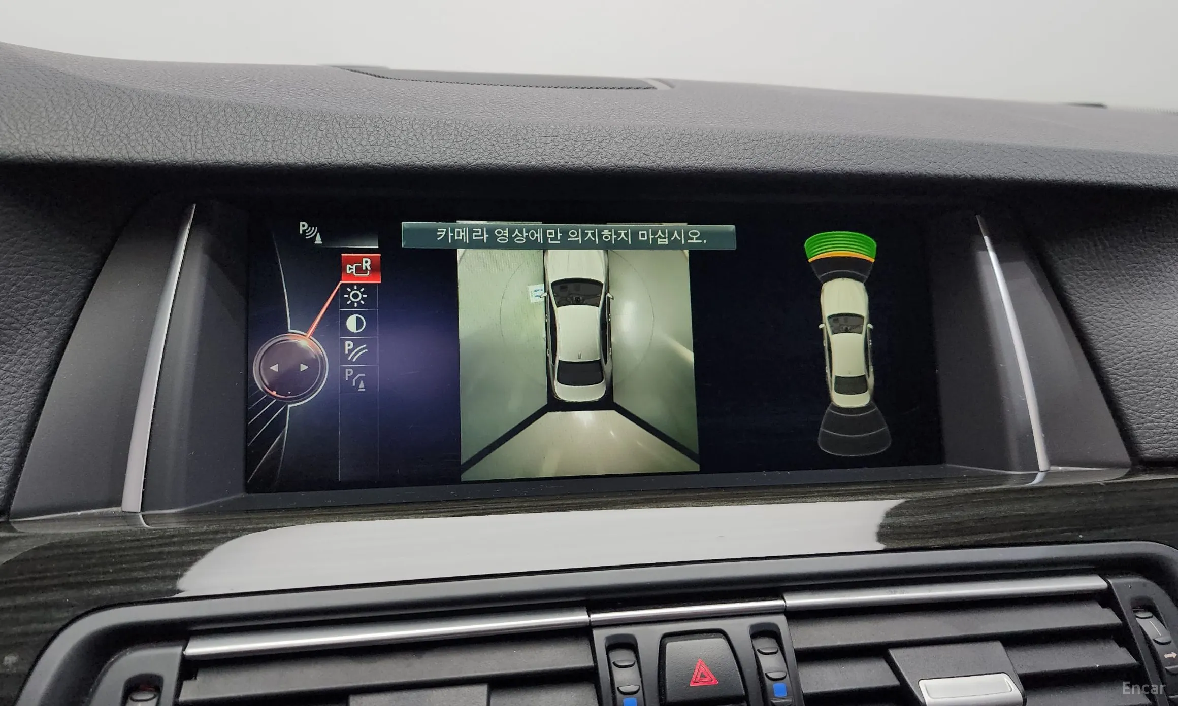 BMW 5 Series (F10) превью 16