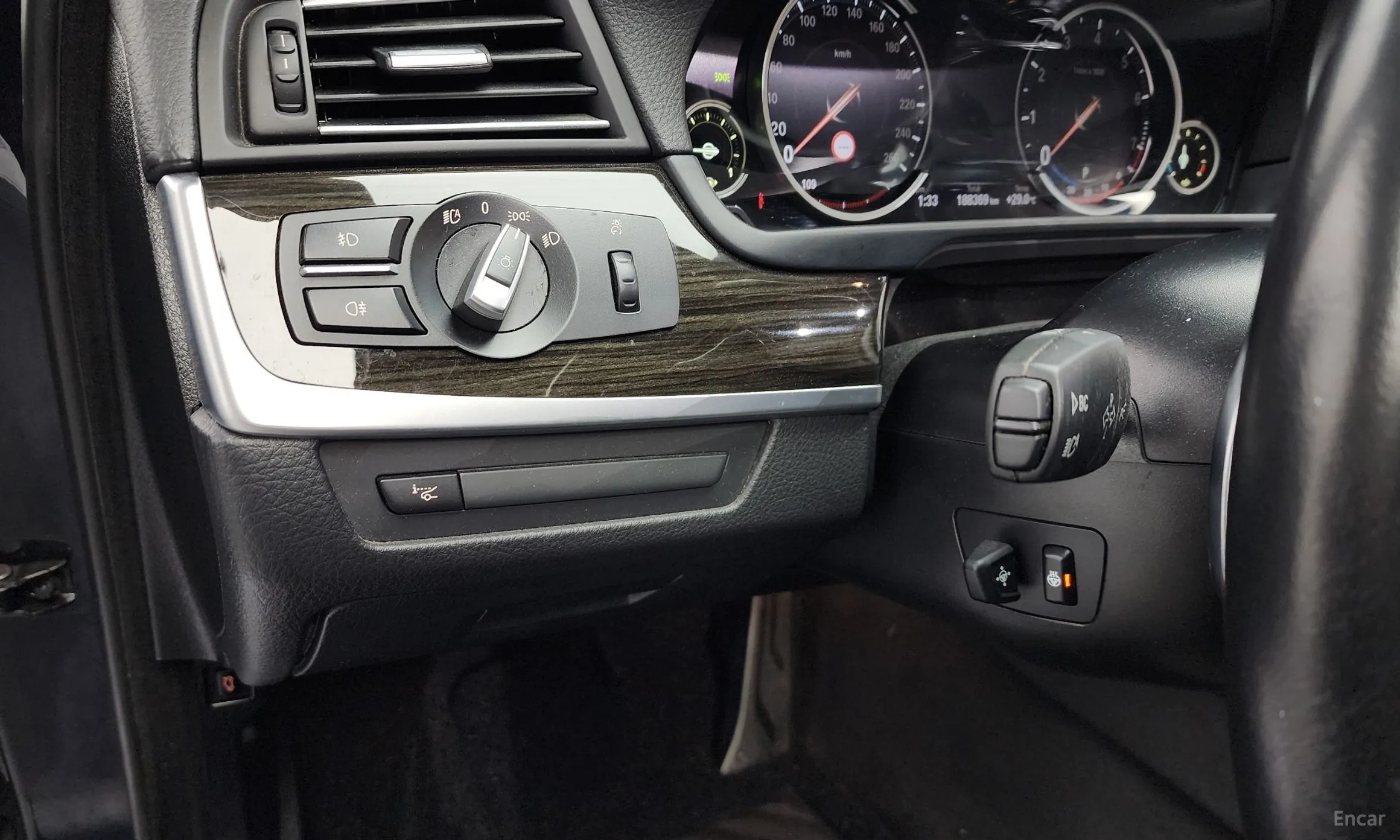 BMW 5 Series (F10) превью 19
