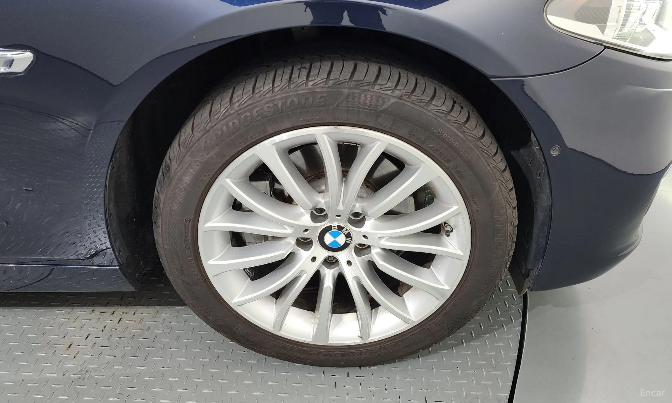 BMW 5 Series (F10) превью 5