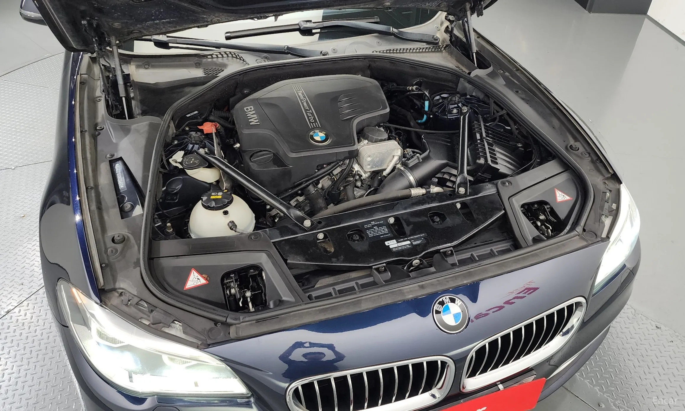 BMW 5 Series (F10) превью 6